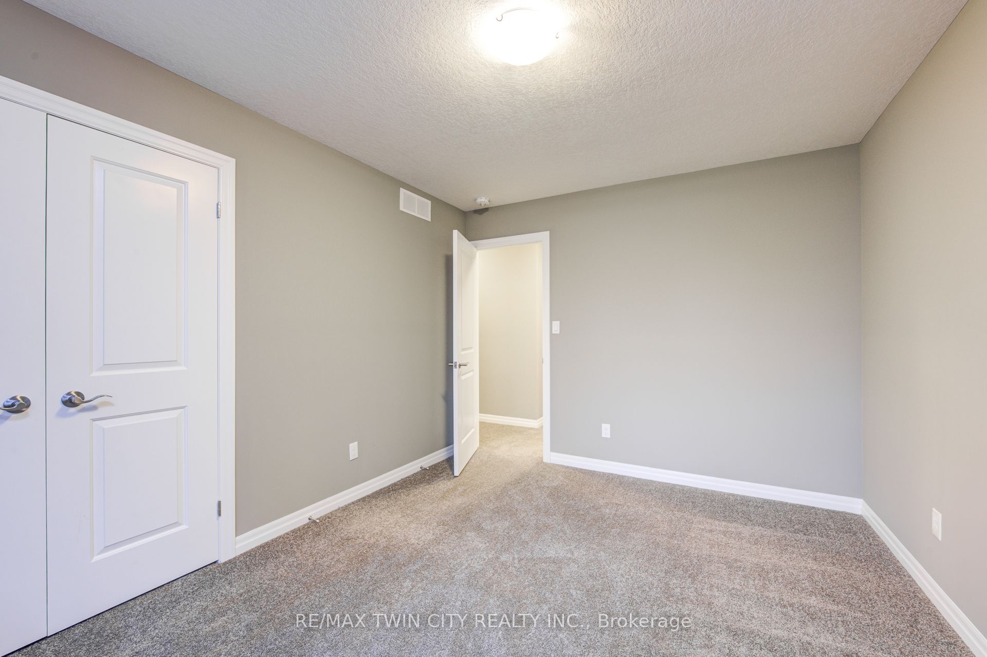343 Huron Street 17 Property Photo 32