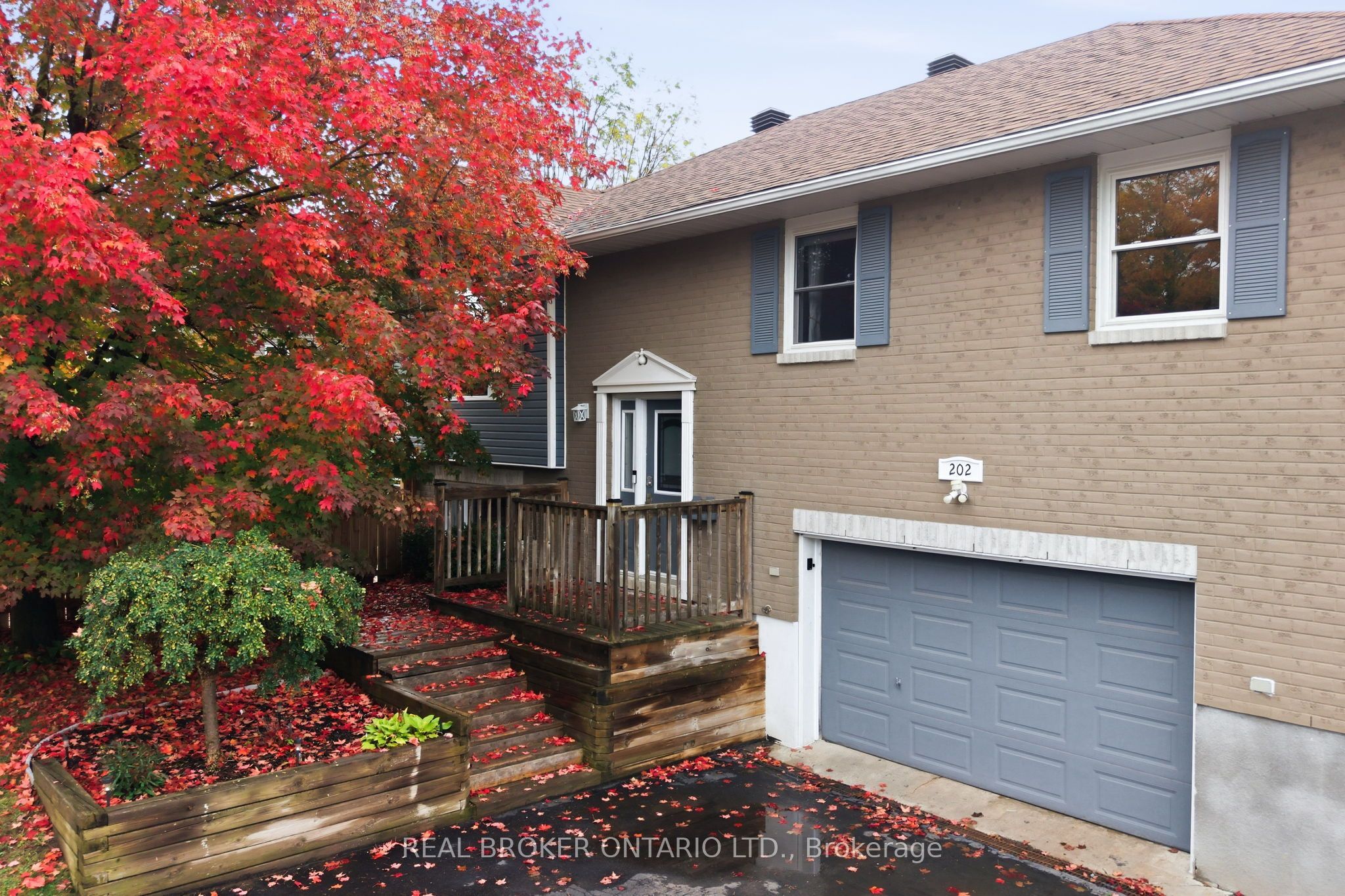 202 Santiago Street Property Photo 2