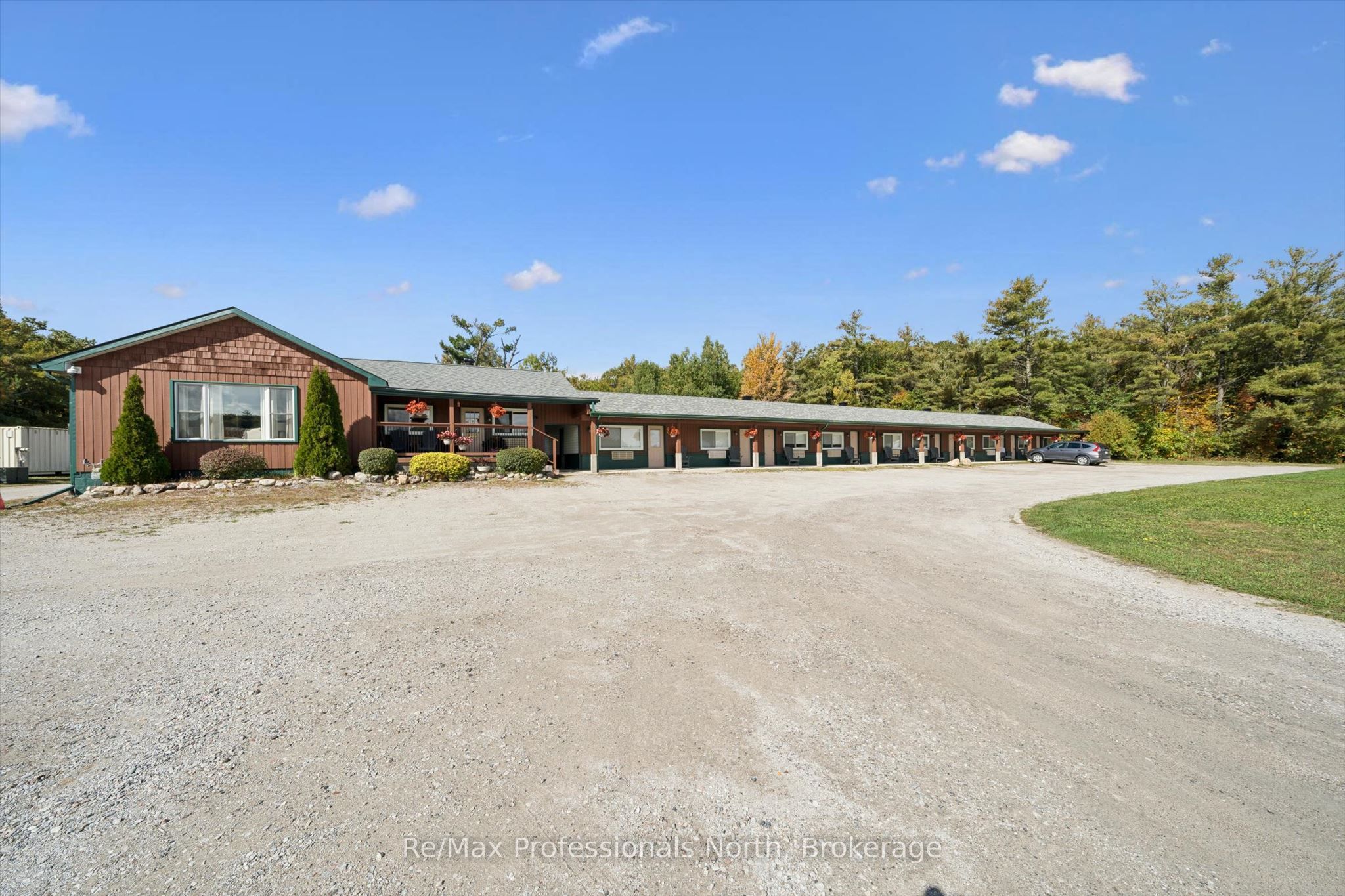 1695-1703 Winhara Road Property Photo 2