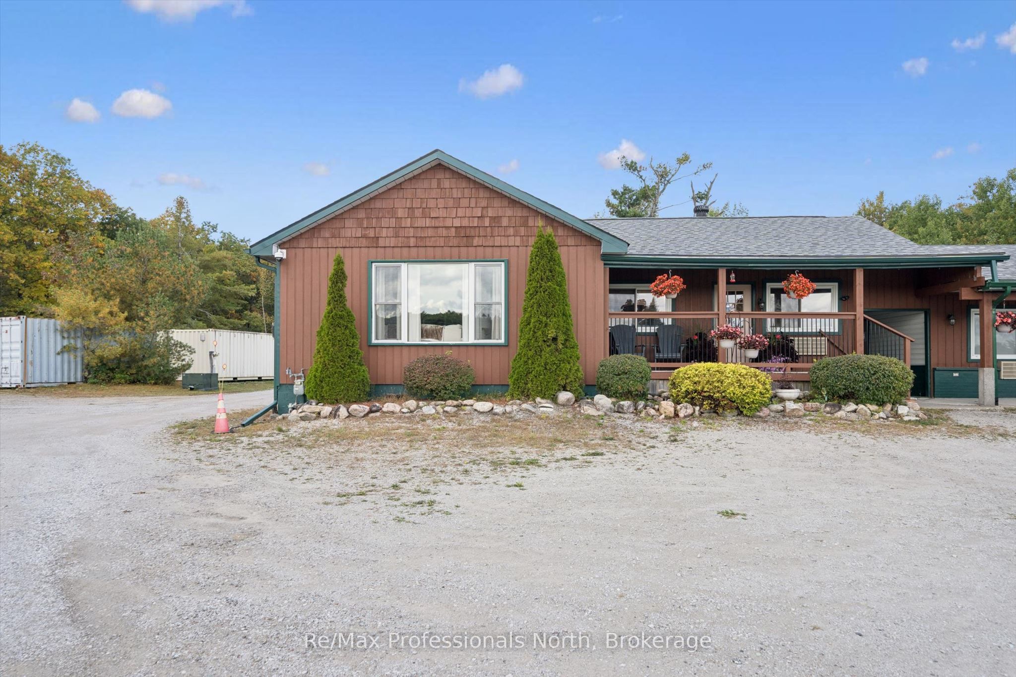 1695-1703 Winhara Road Property Photo 4