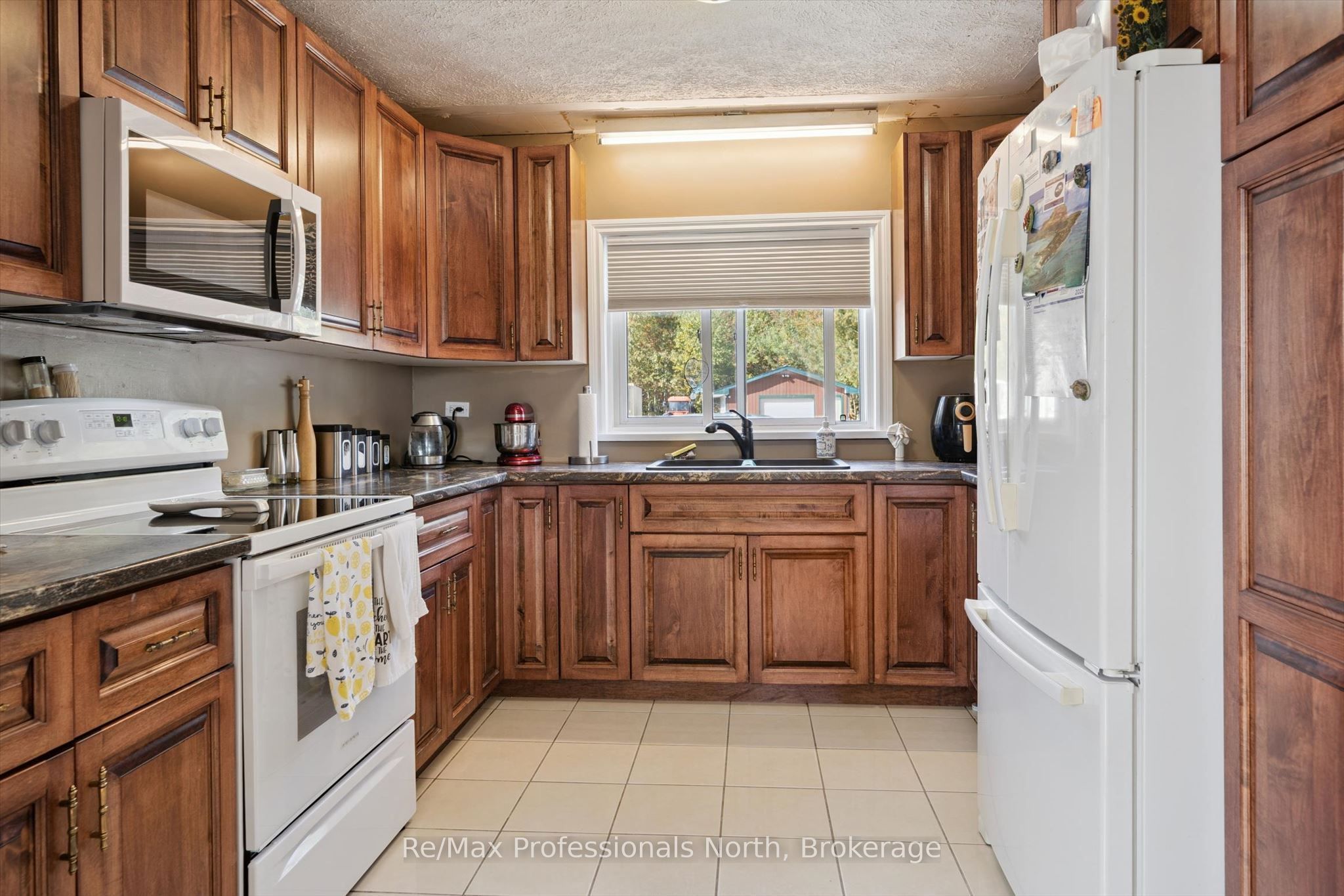 1695-1703 Winhara Road Property Photo 14