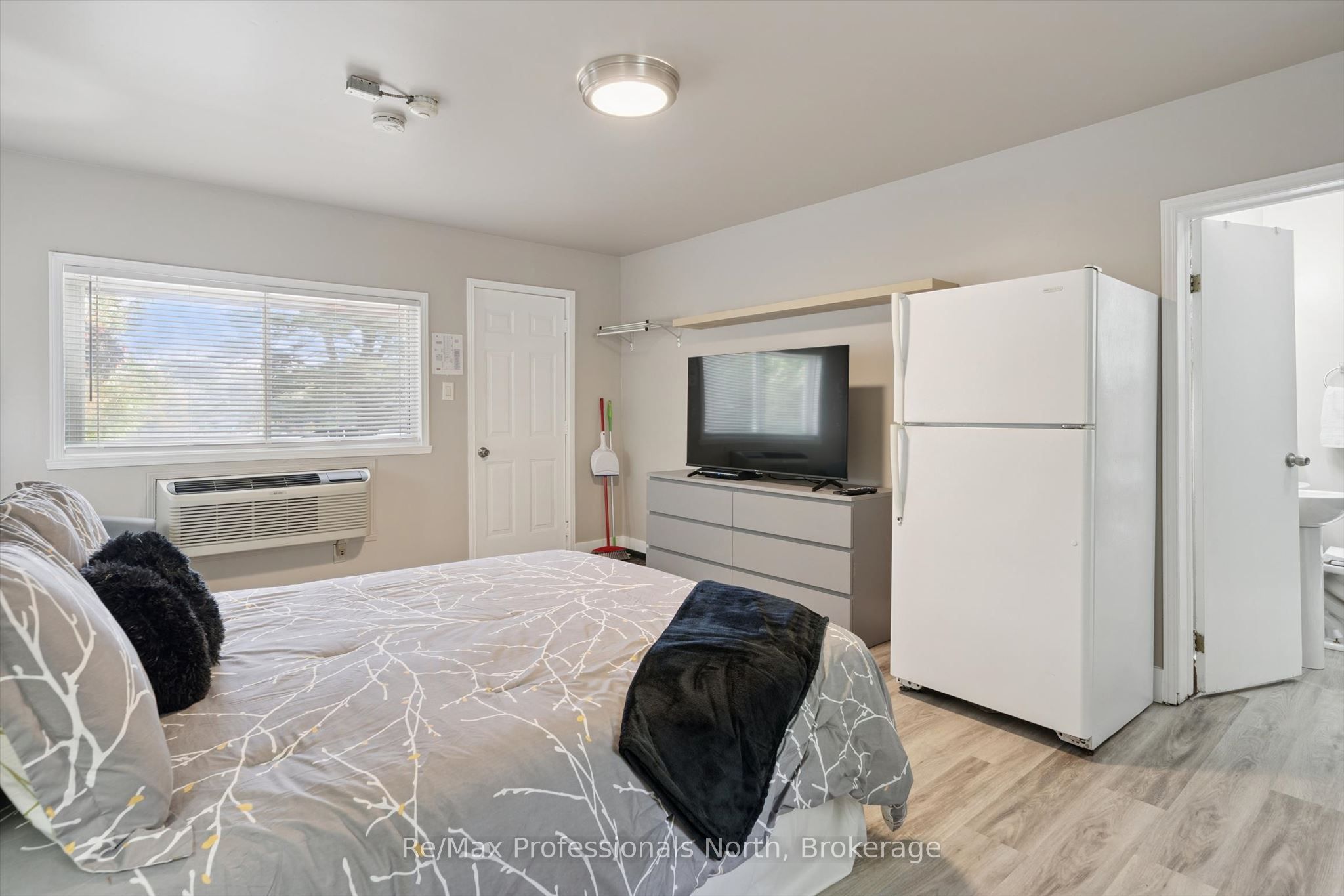1695-1703 Winhara Road Property Photo 31