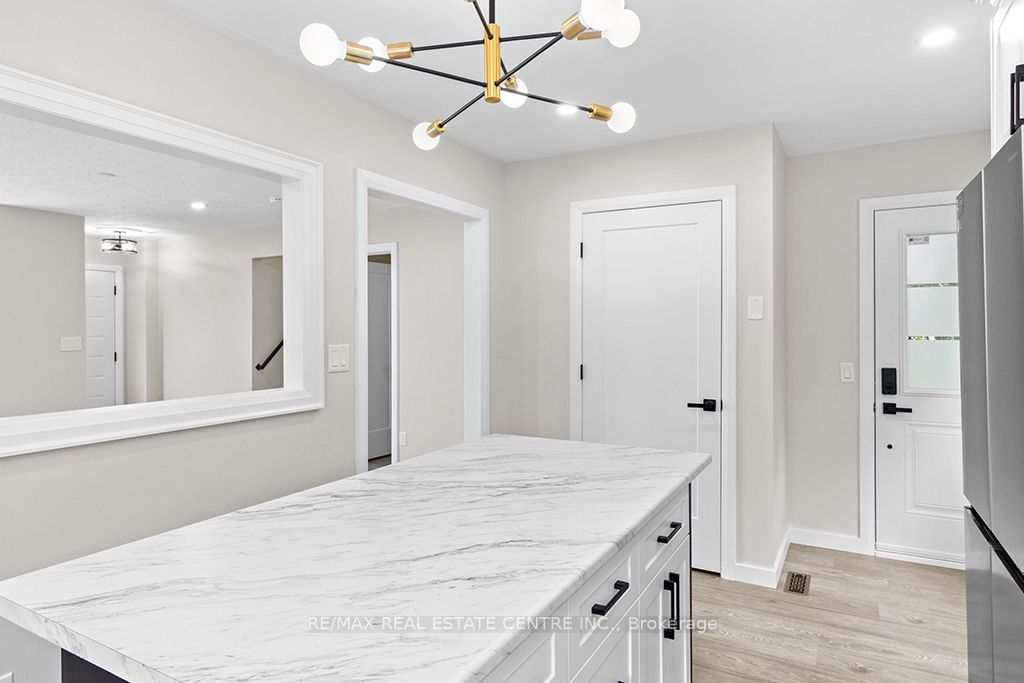 1030 Yonge Street S Property Photo 9