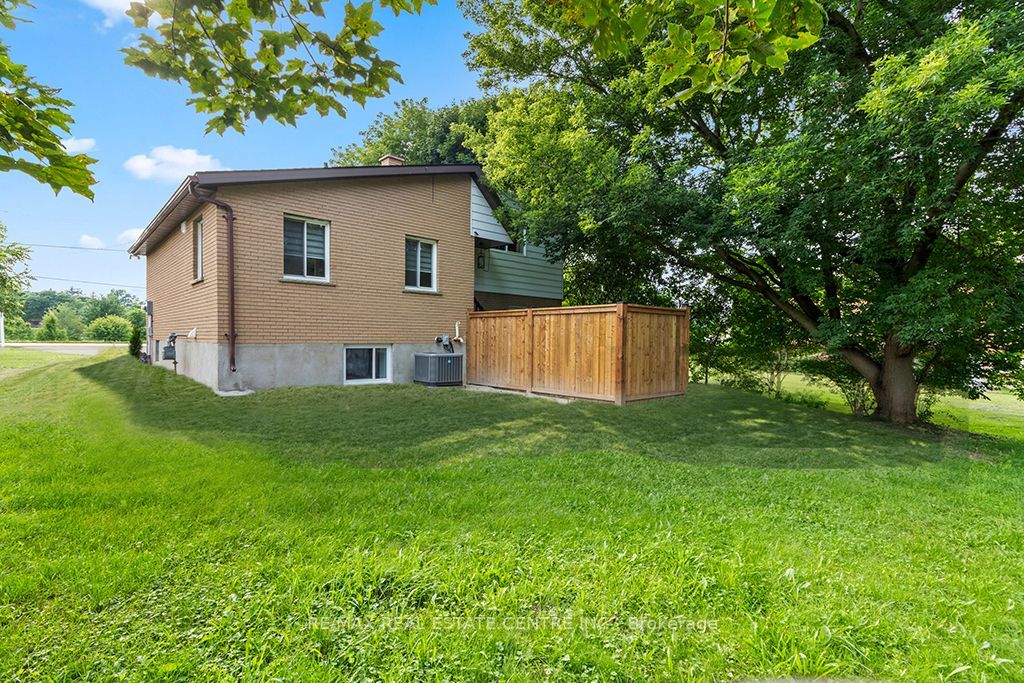1030 Yonge Street S Property Photo 44
