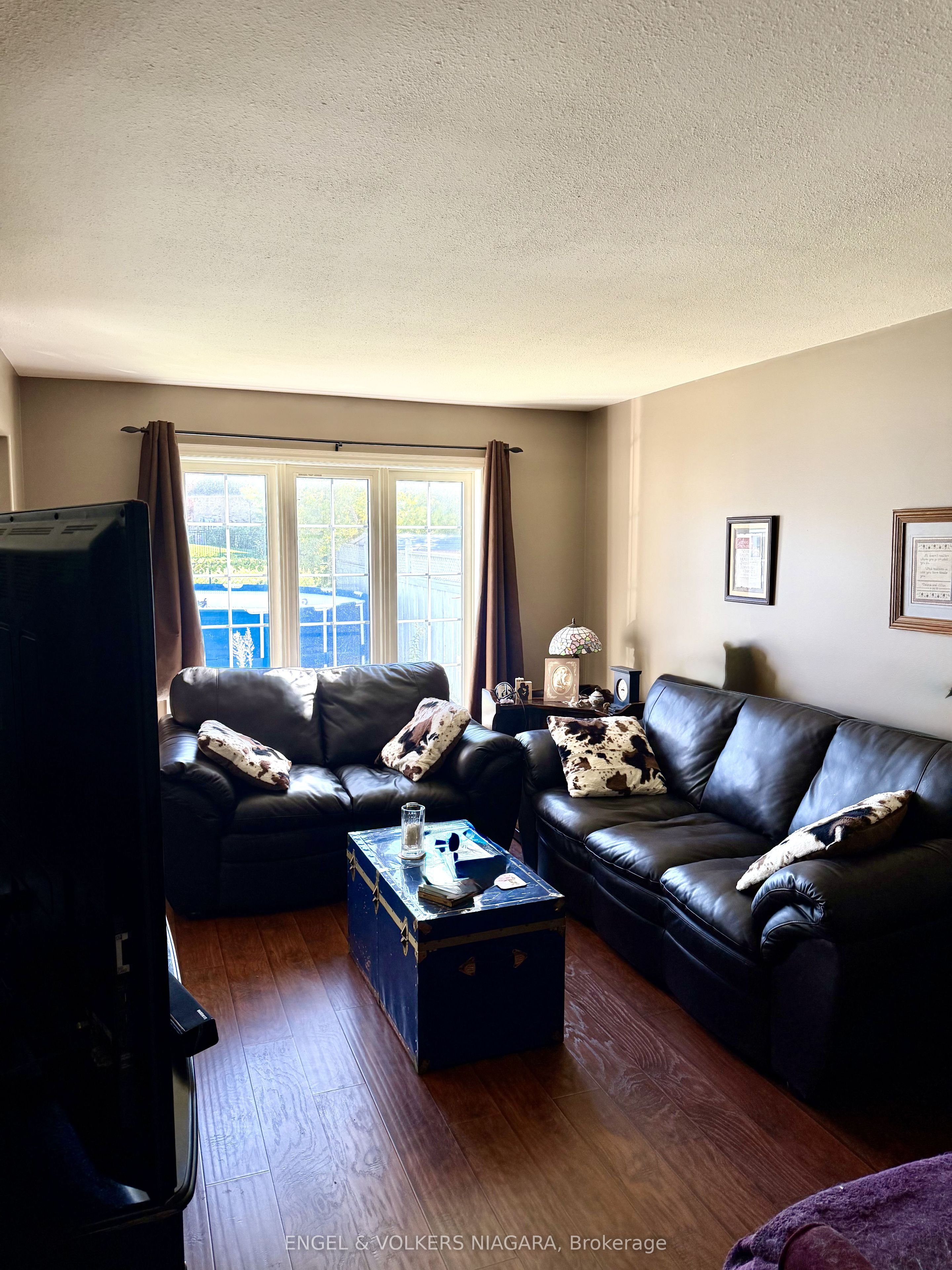 7714 Cortina Crescent Property Photo 2