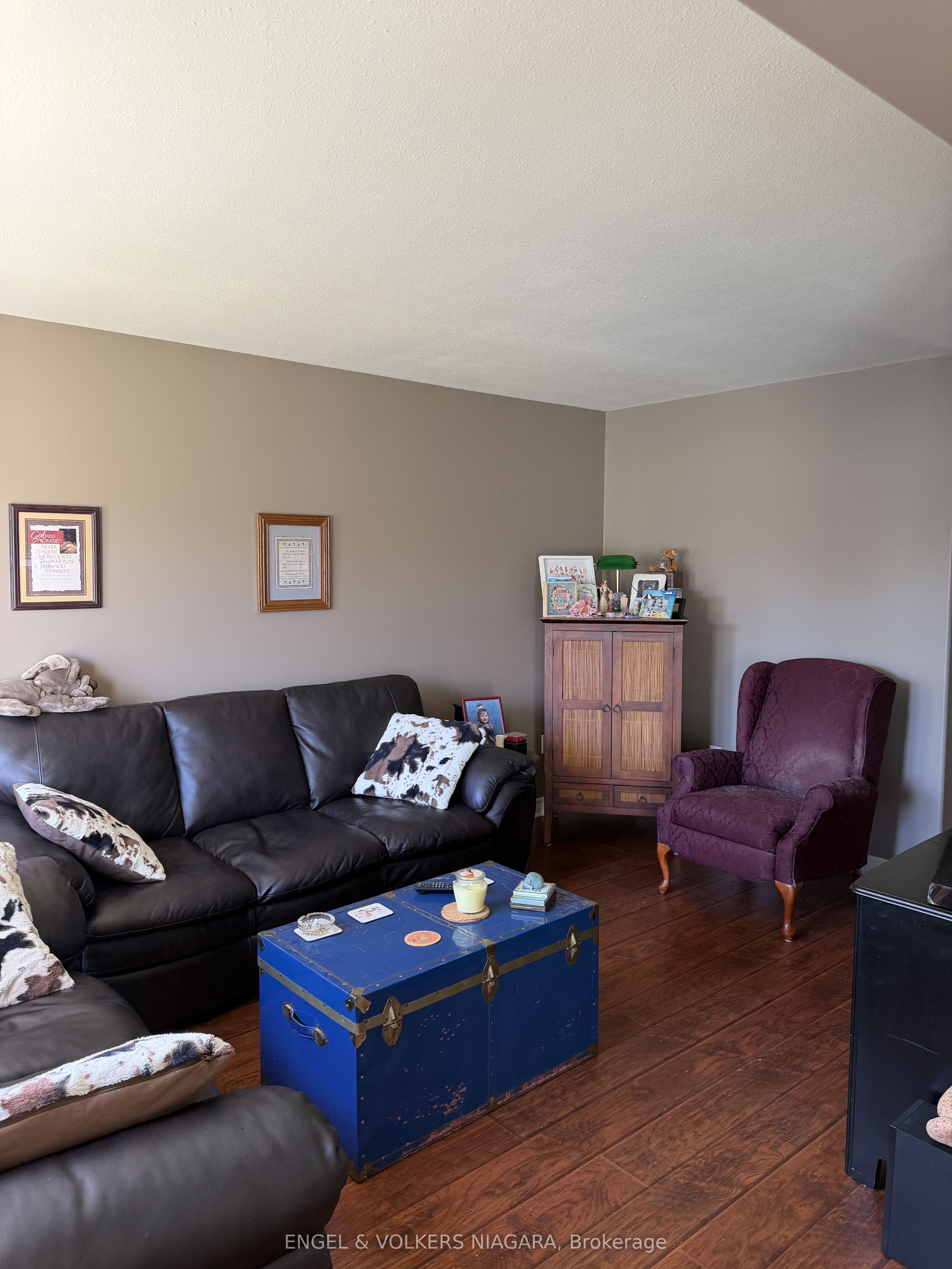 7714 Cortina Crescent Property Photo 7