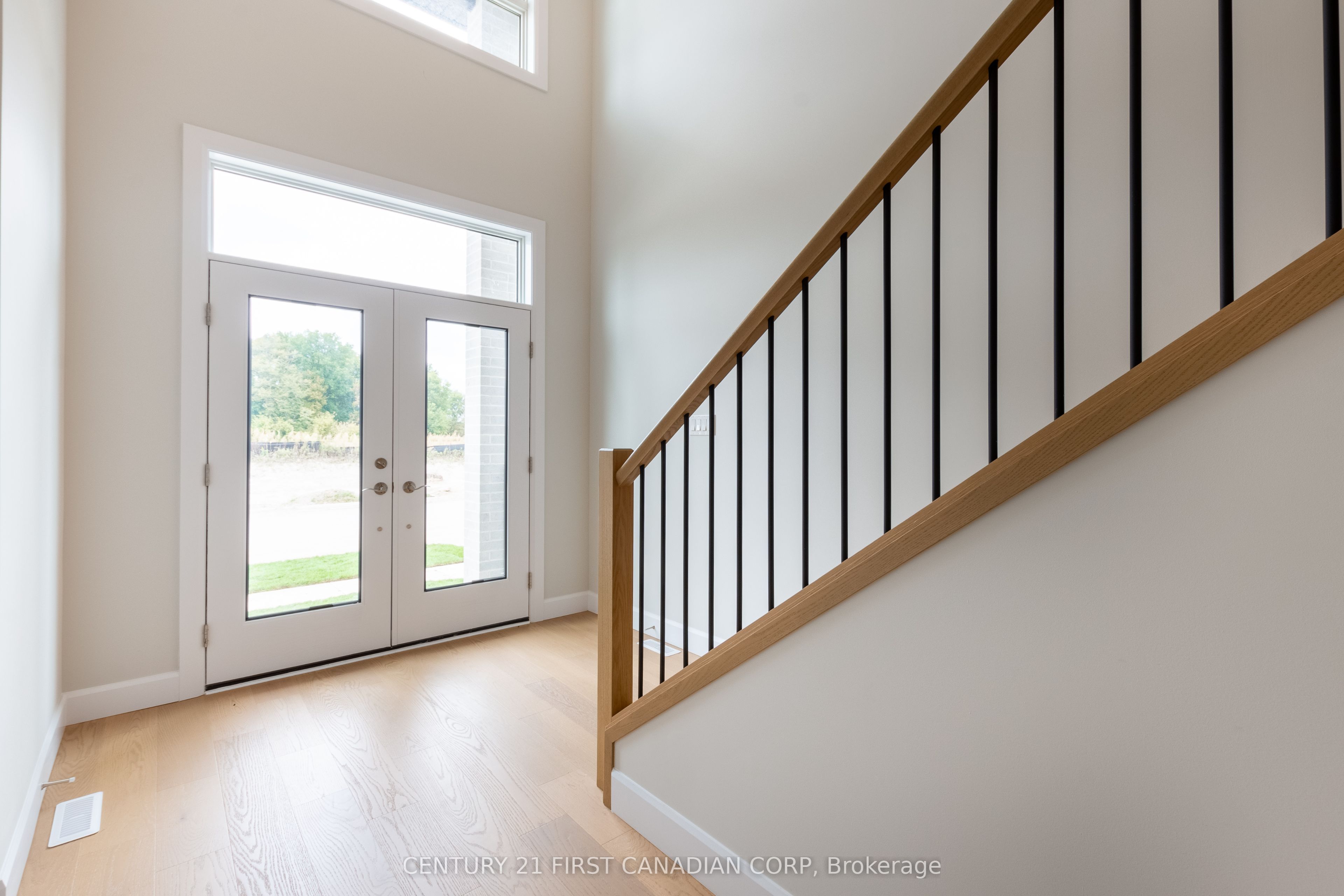 6453 Royal Magnolia Avenue Property Photo 3