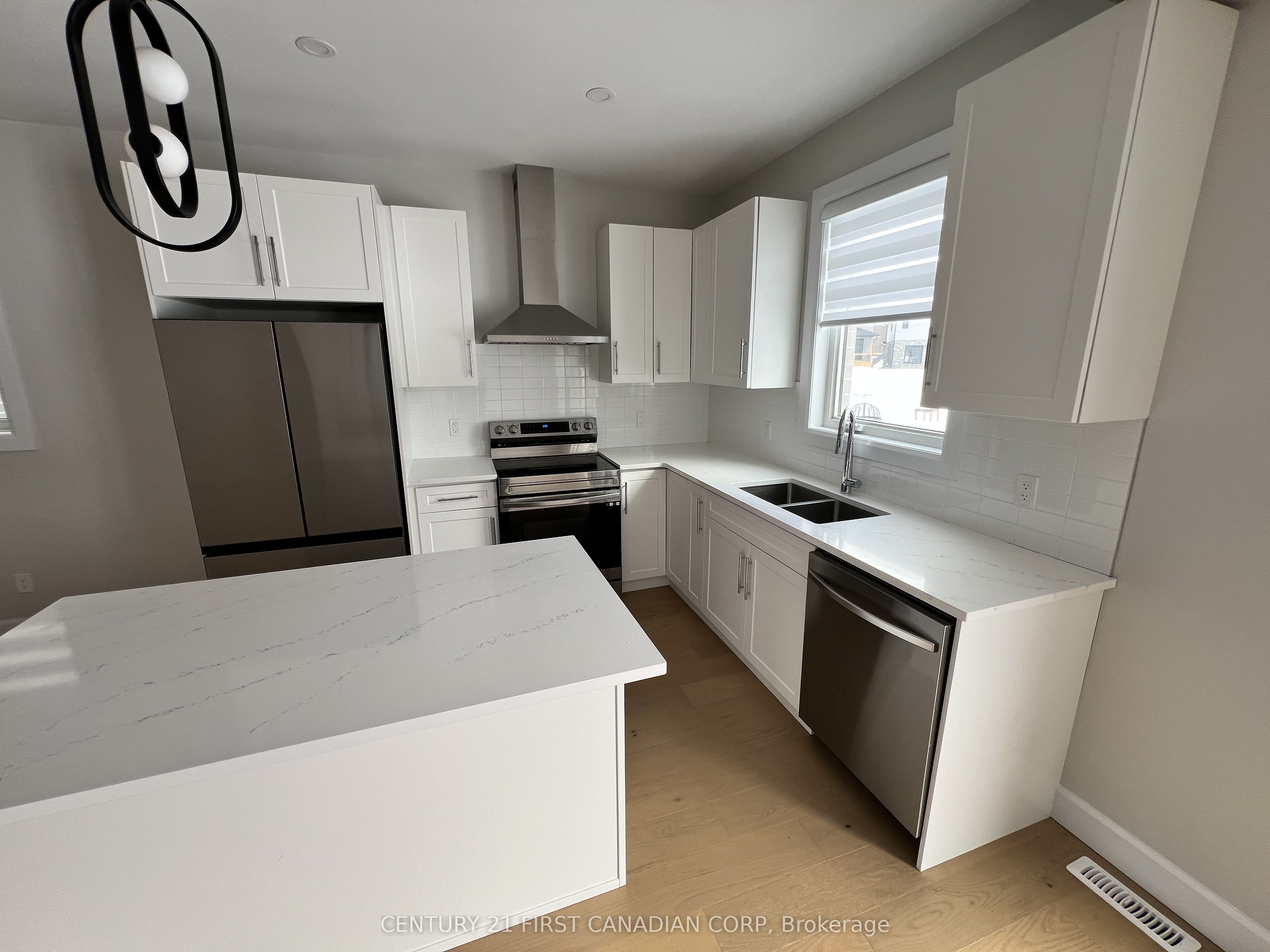 6453 Royal Magnolia Avenue Property Photo 8