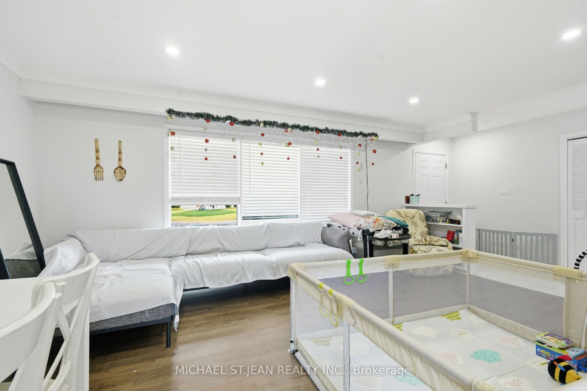 6562 Glengate Street Property Photo 6