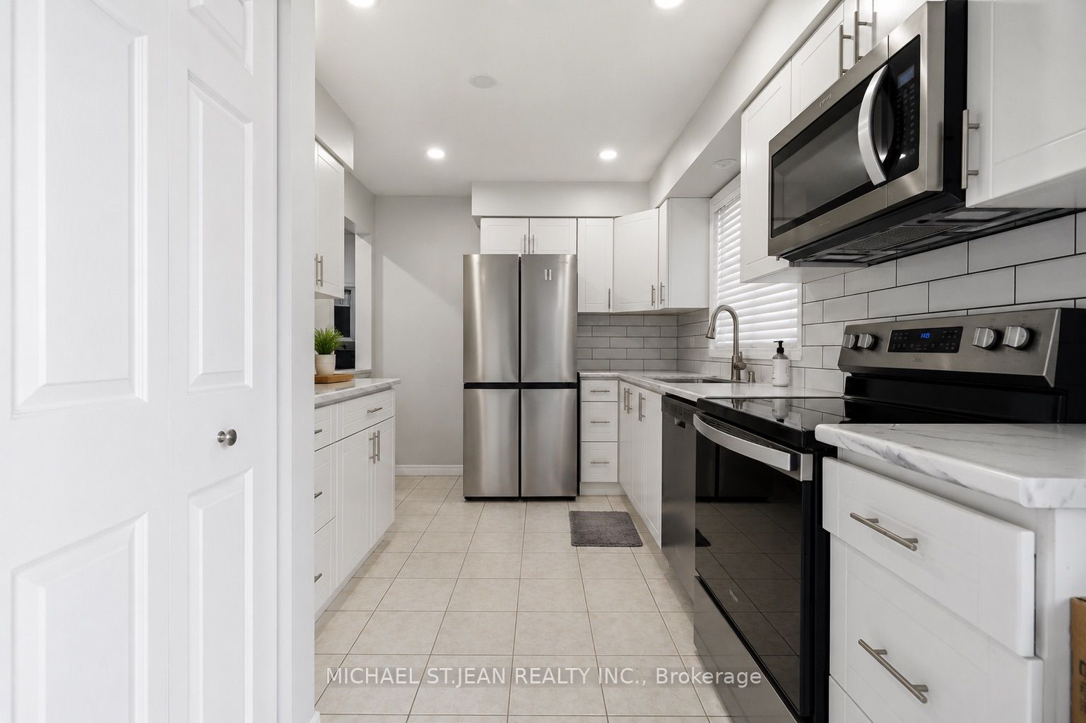 6562 Glengate Street Property Photo 9