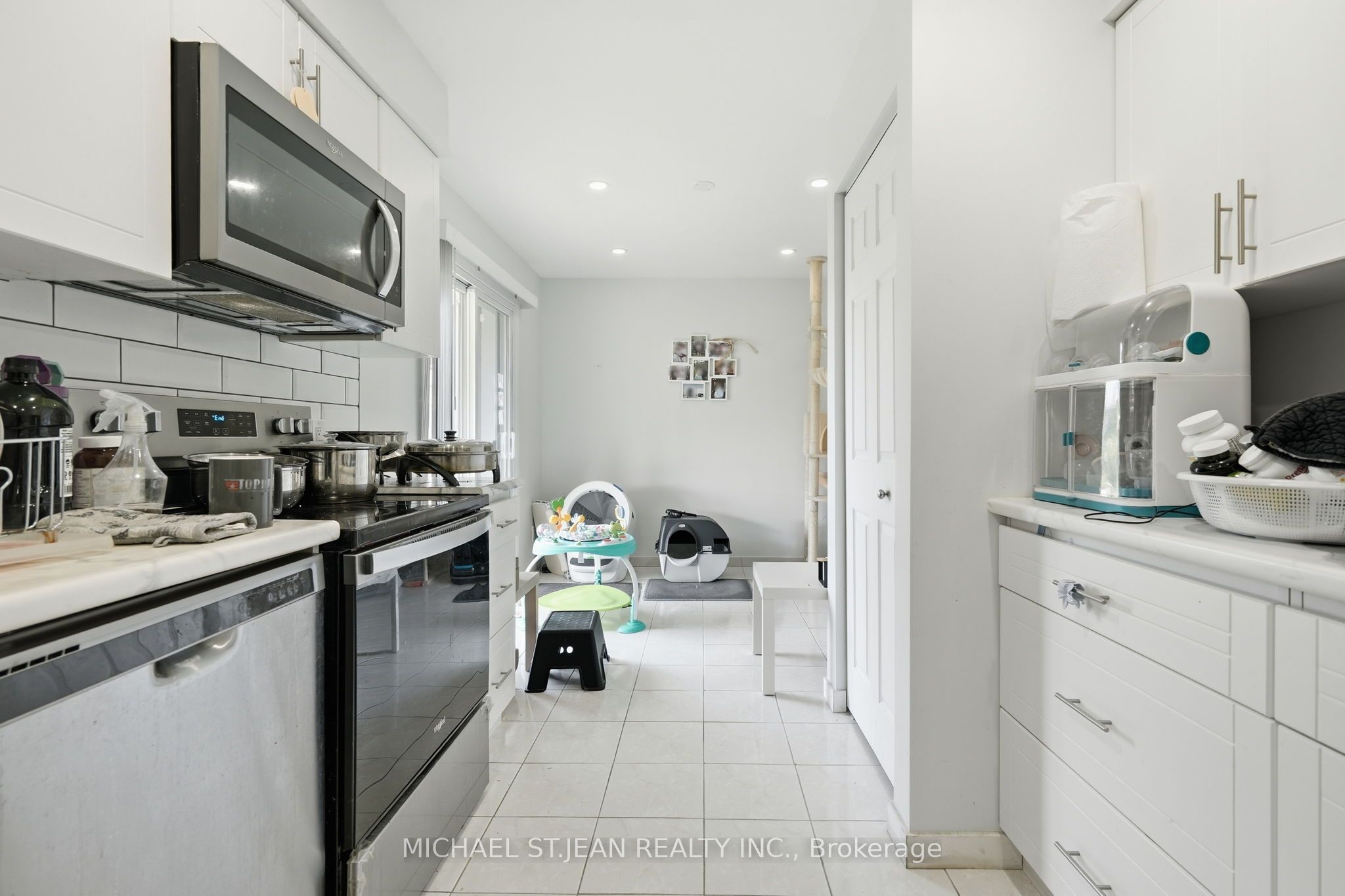 6562 Glengate Street Property Photo 10