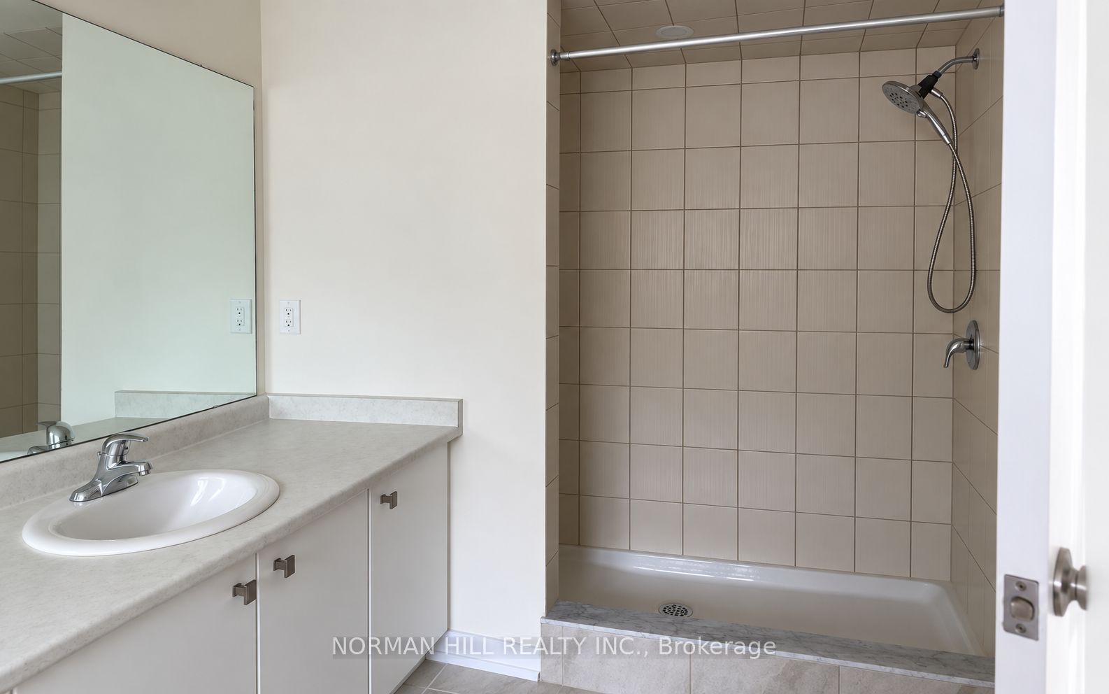 215 Wilmot Road Property Photo 7