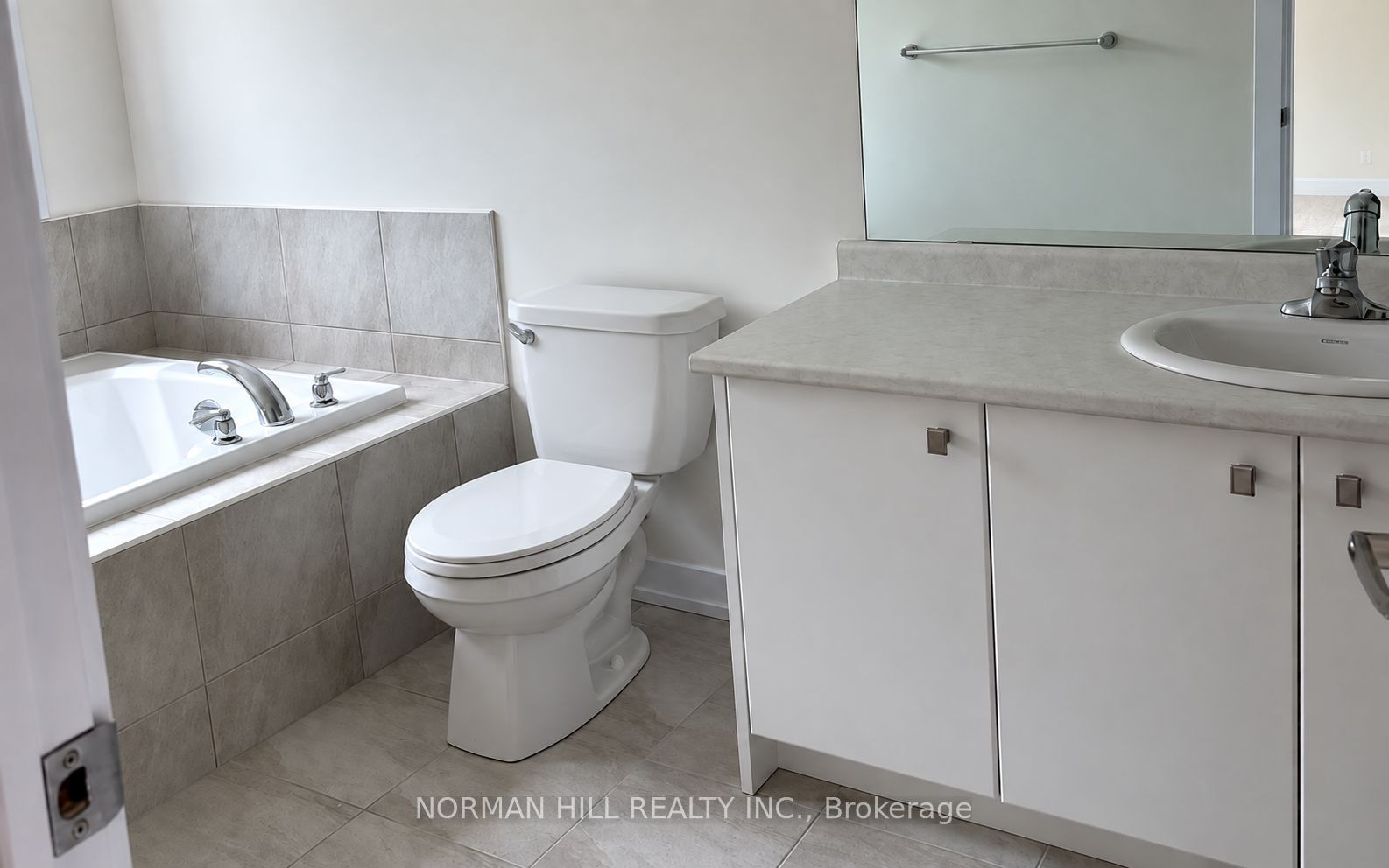 215 Wilmot Road Property Photo 8