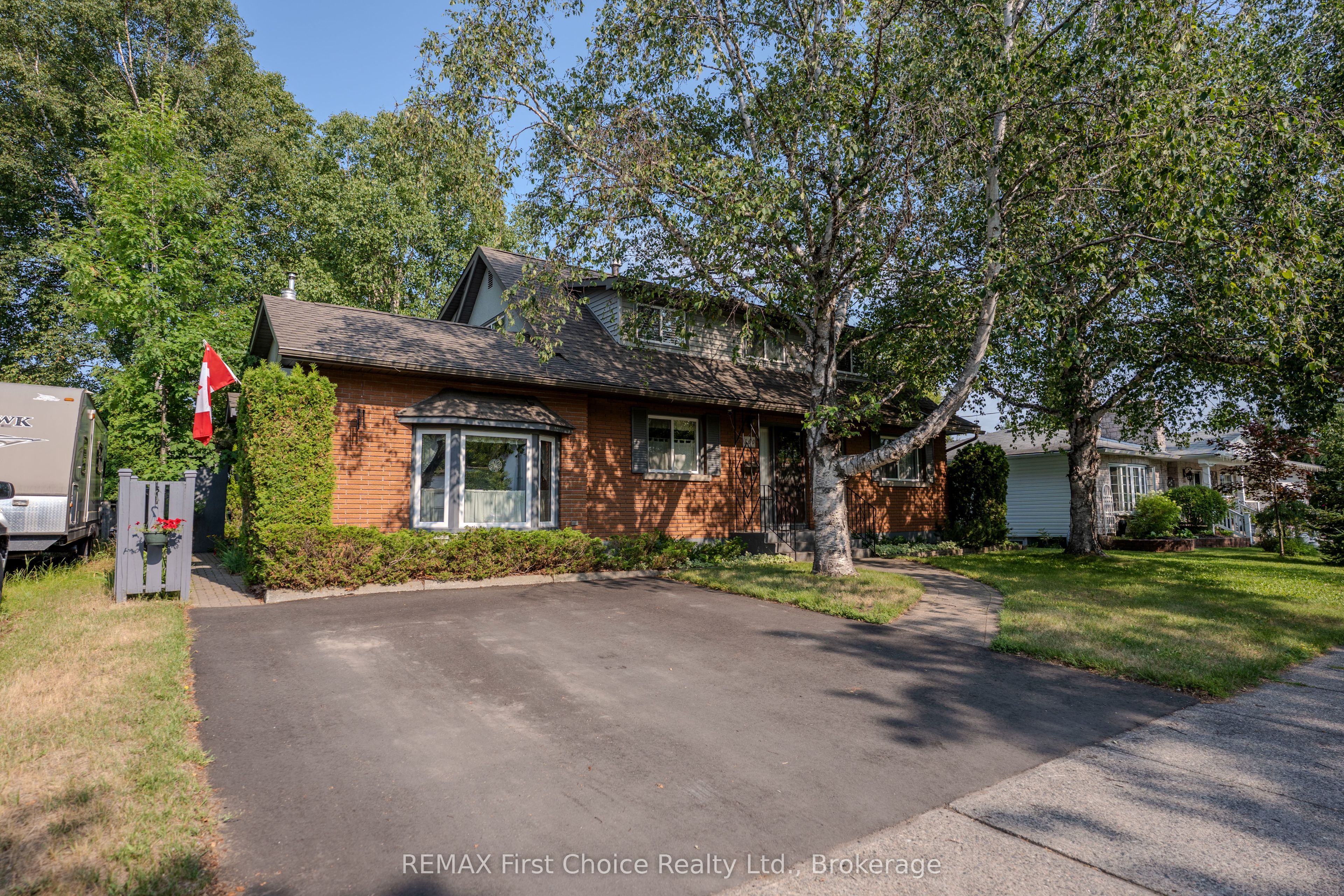 160 Whalen Street Property Photo 1