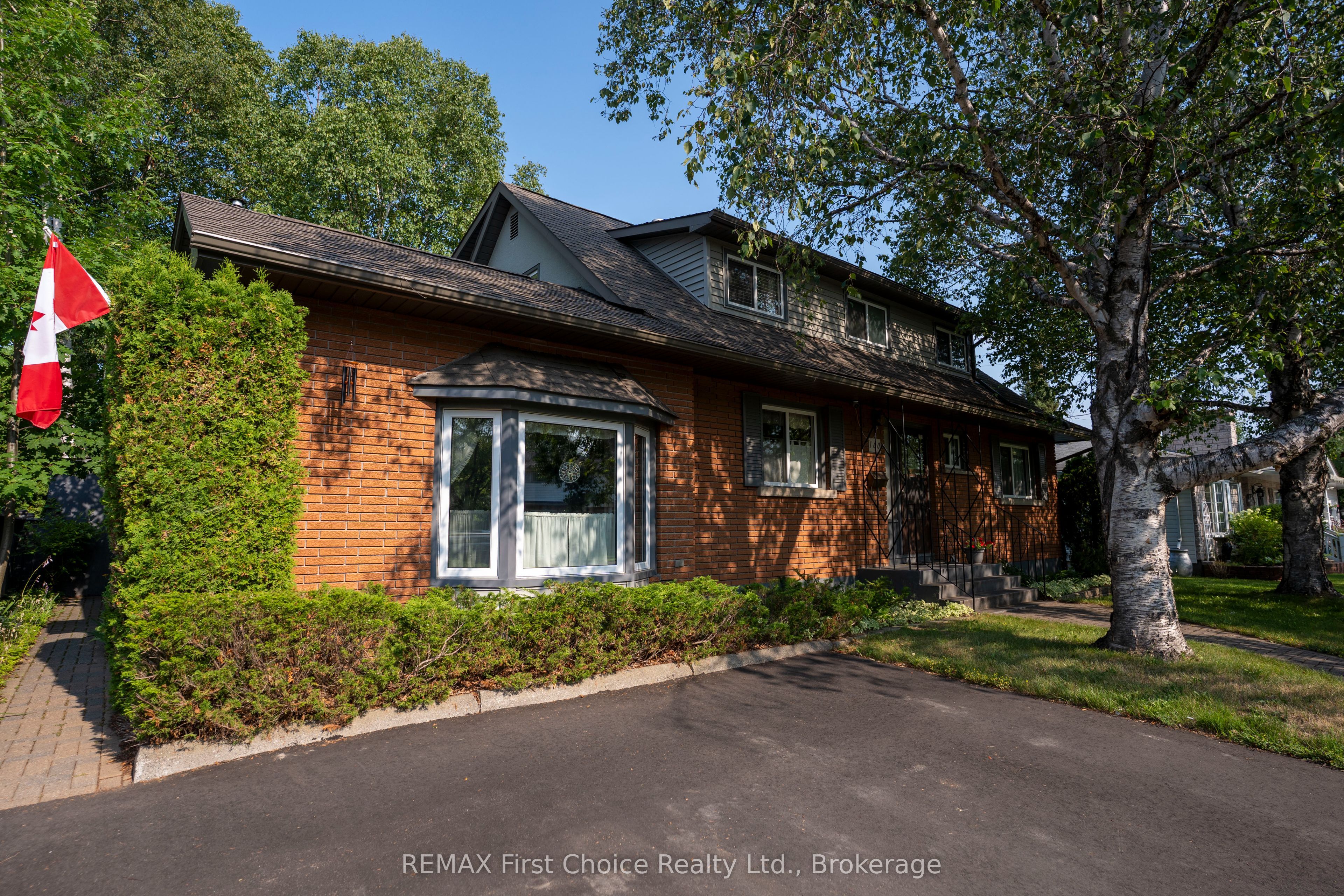 160 Whalen Street Property Photo 2