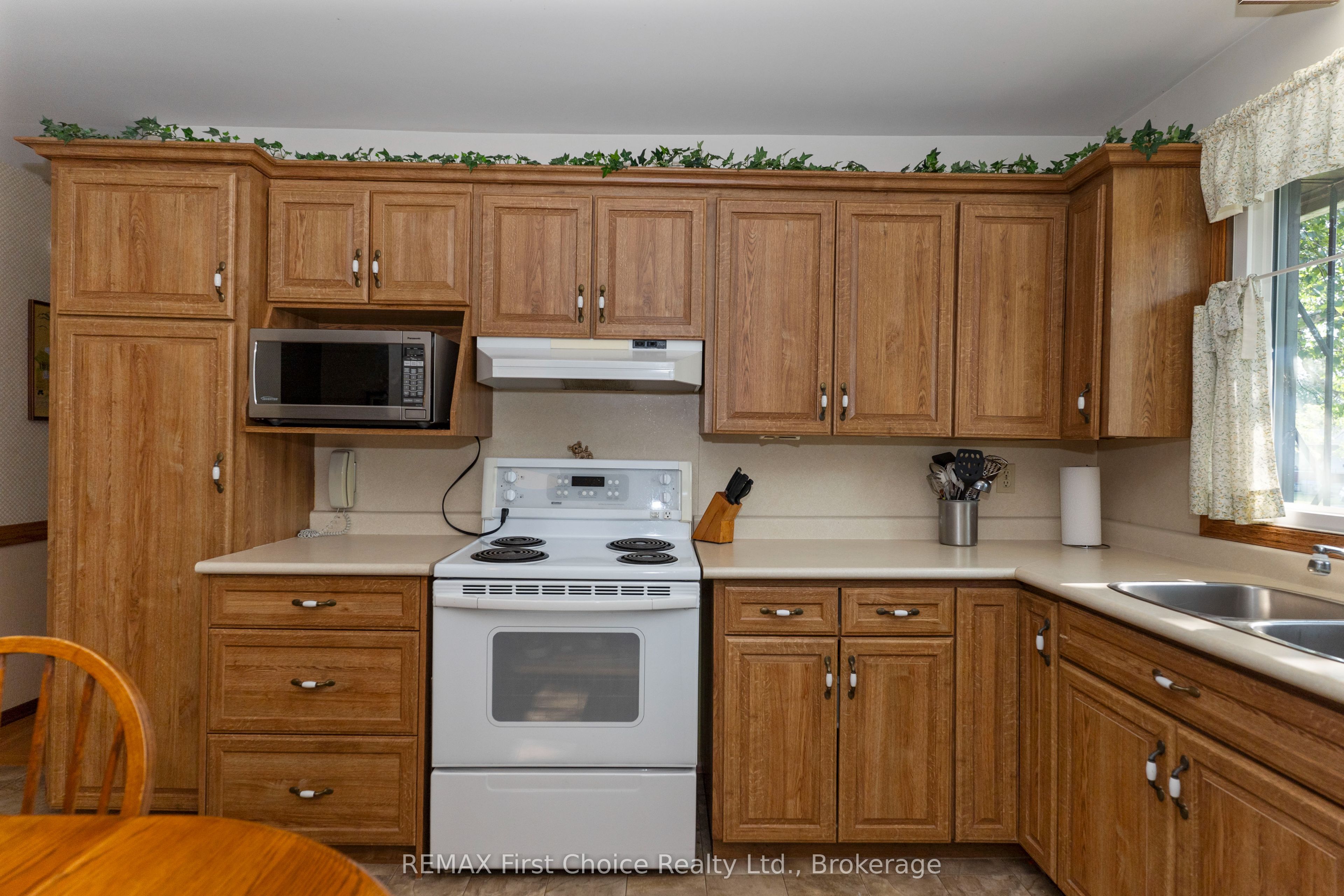 160 Whalen Street Property Photo 3
