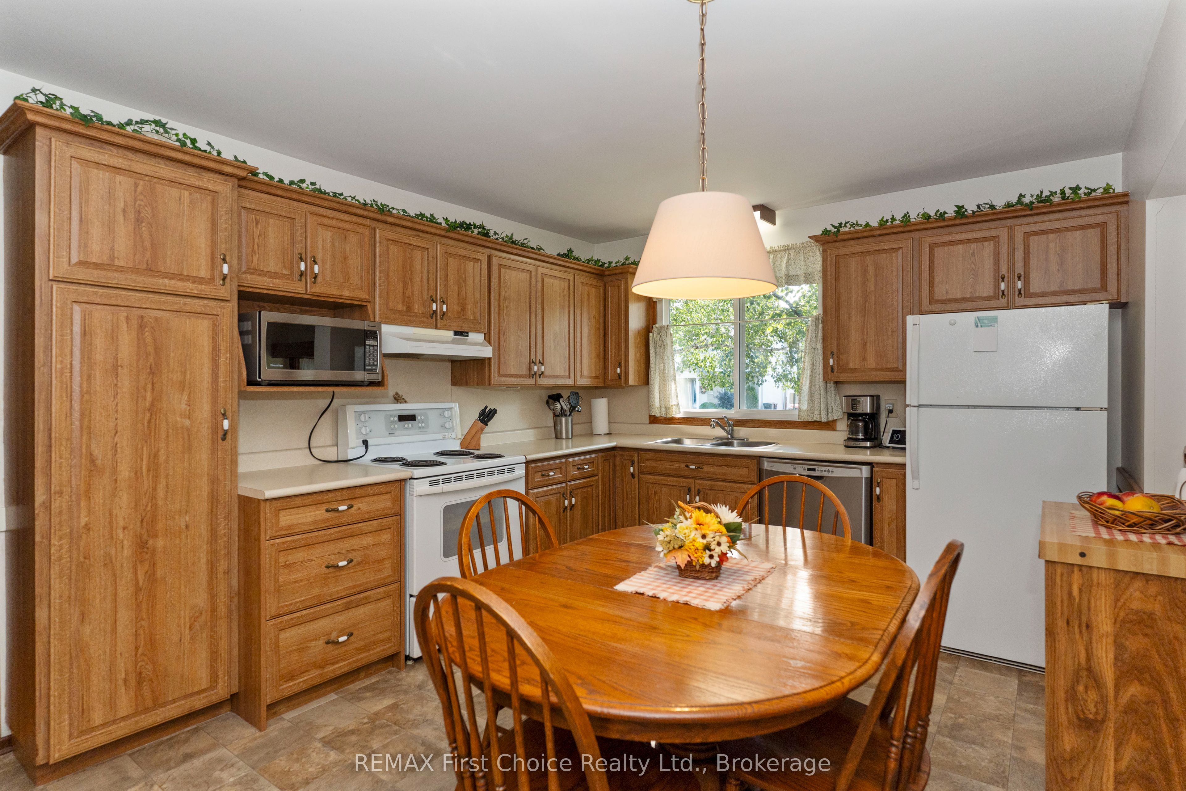 160 Whalen Street Property Photo 5