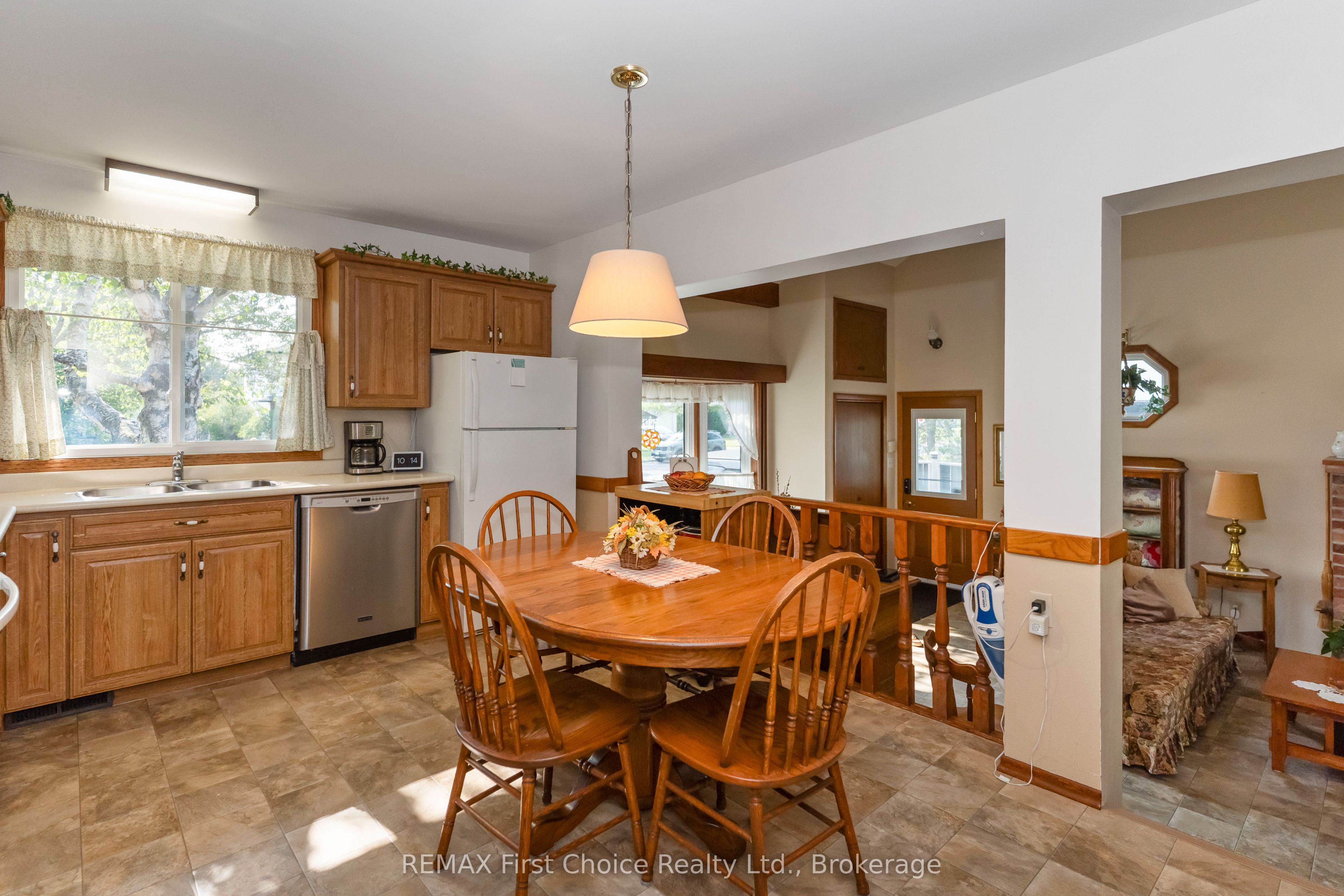 160 Whalen Street Property Photo 7