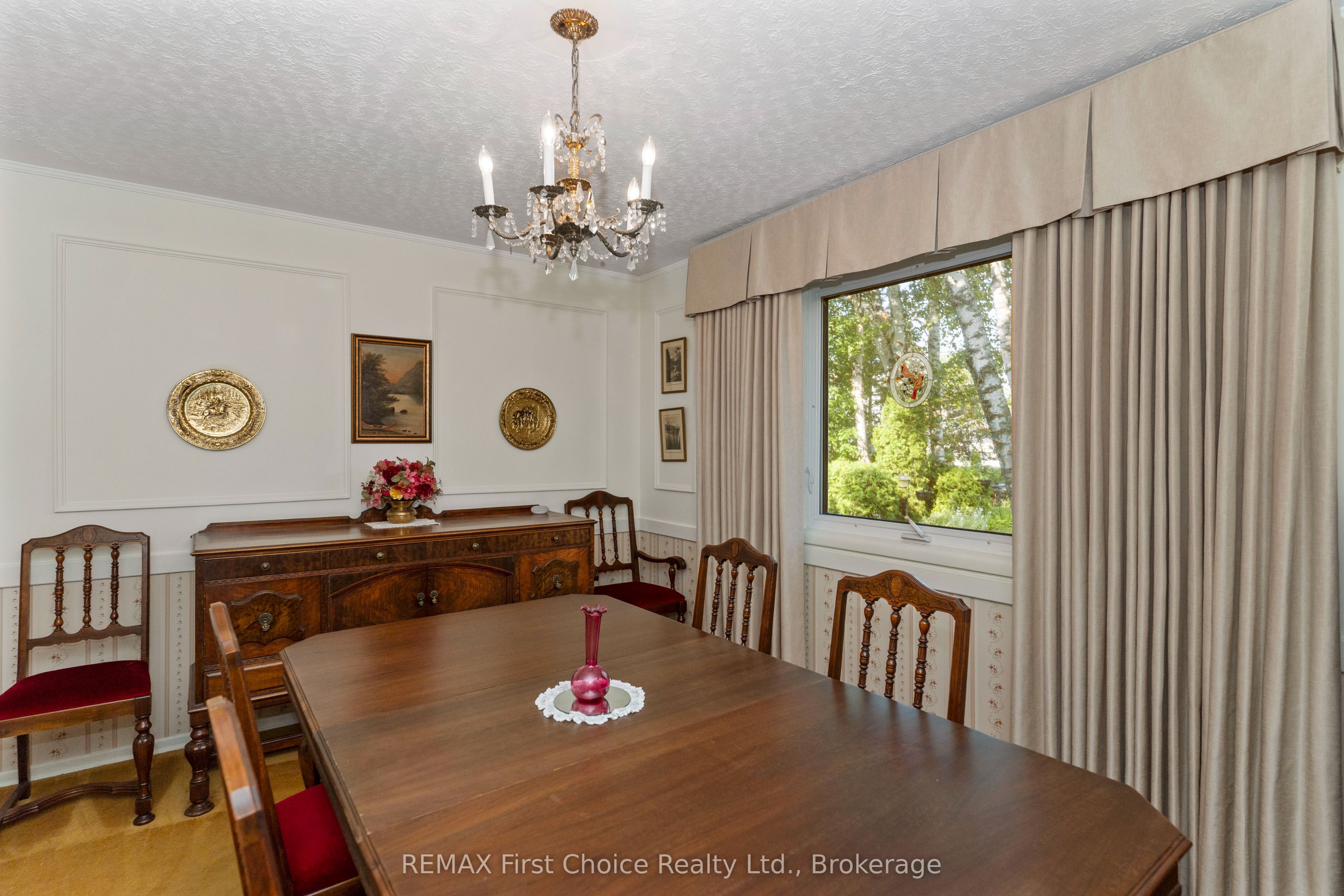 160 Whalen Street Property Photo 8