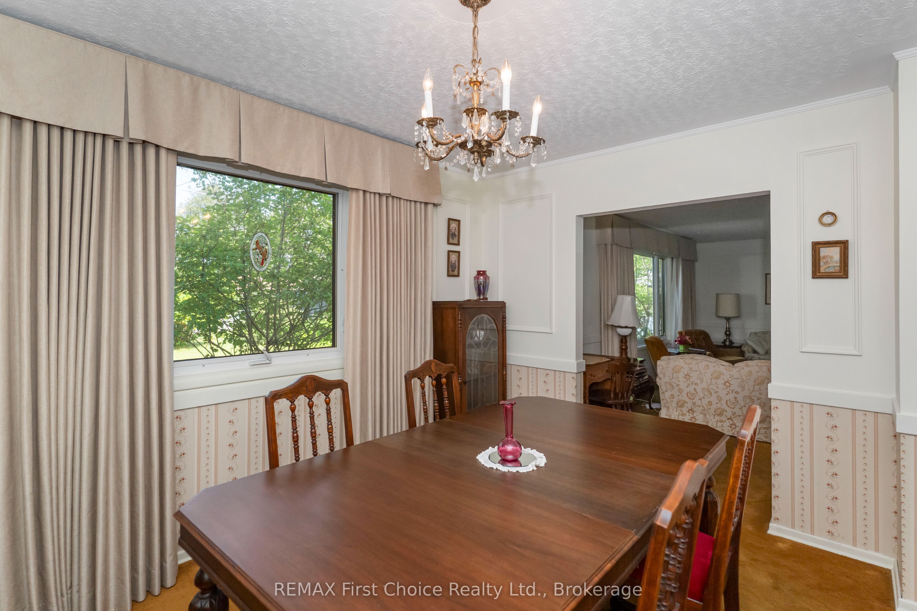 160 Whalen Street Property Photo 9