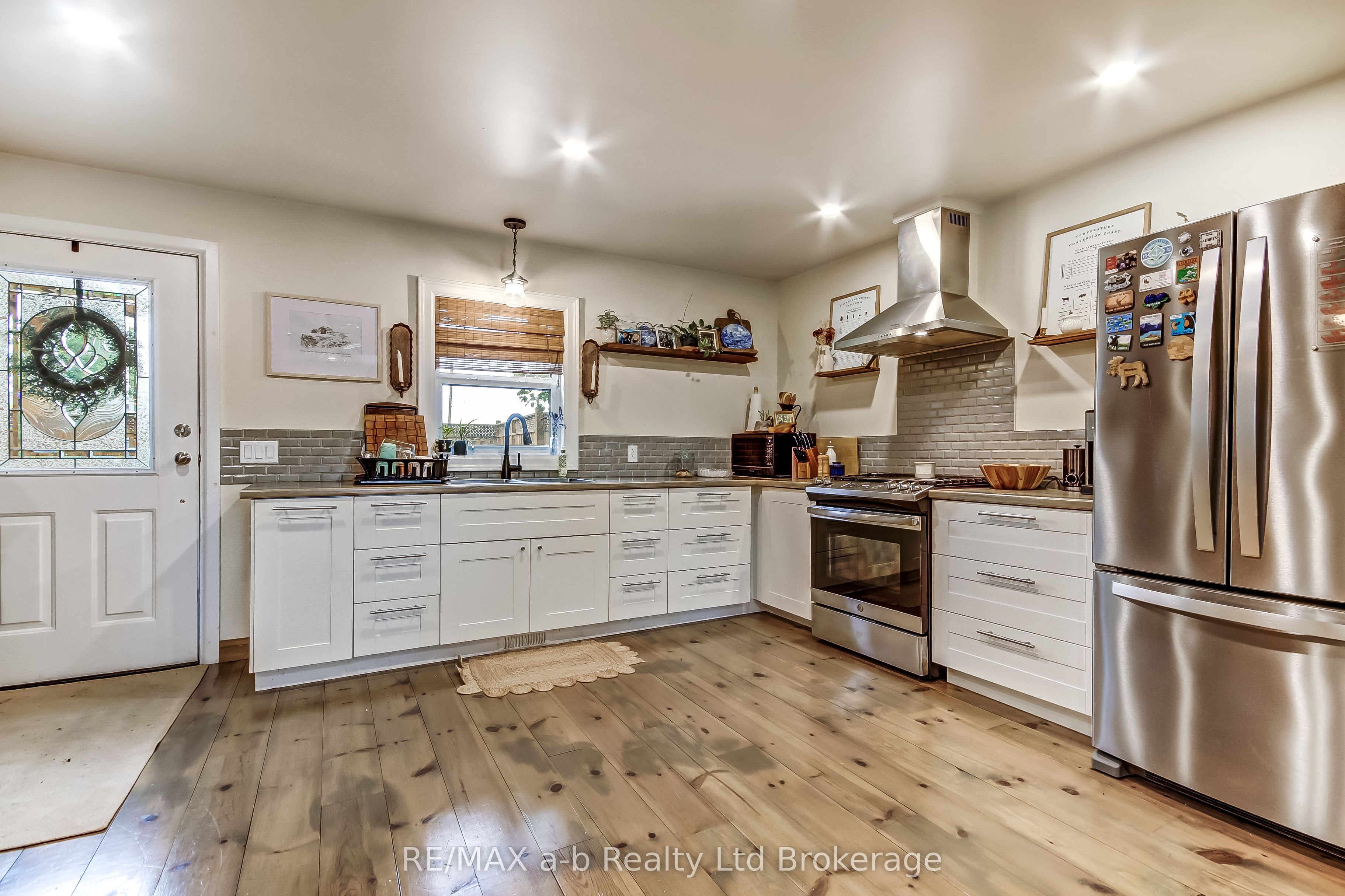 2237 Pinegrove Road Property Photo 10