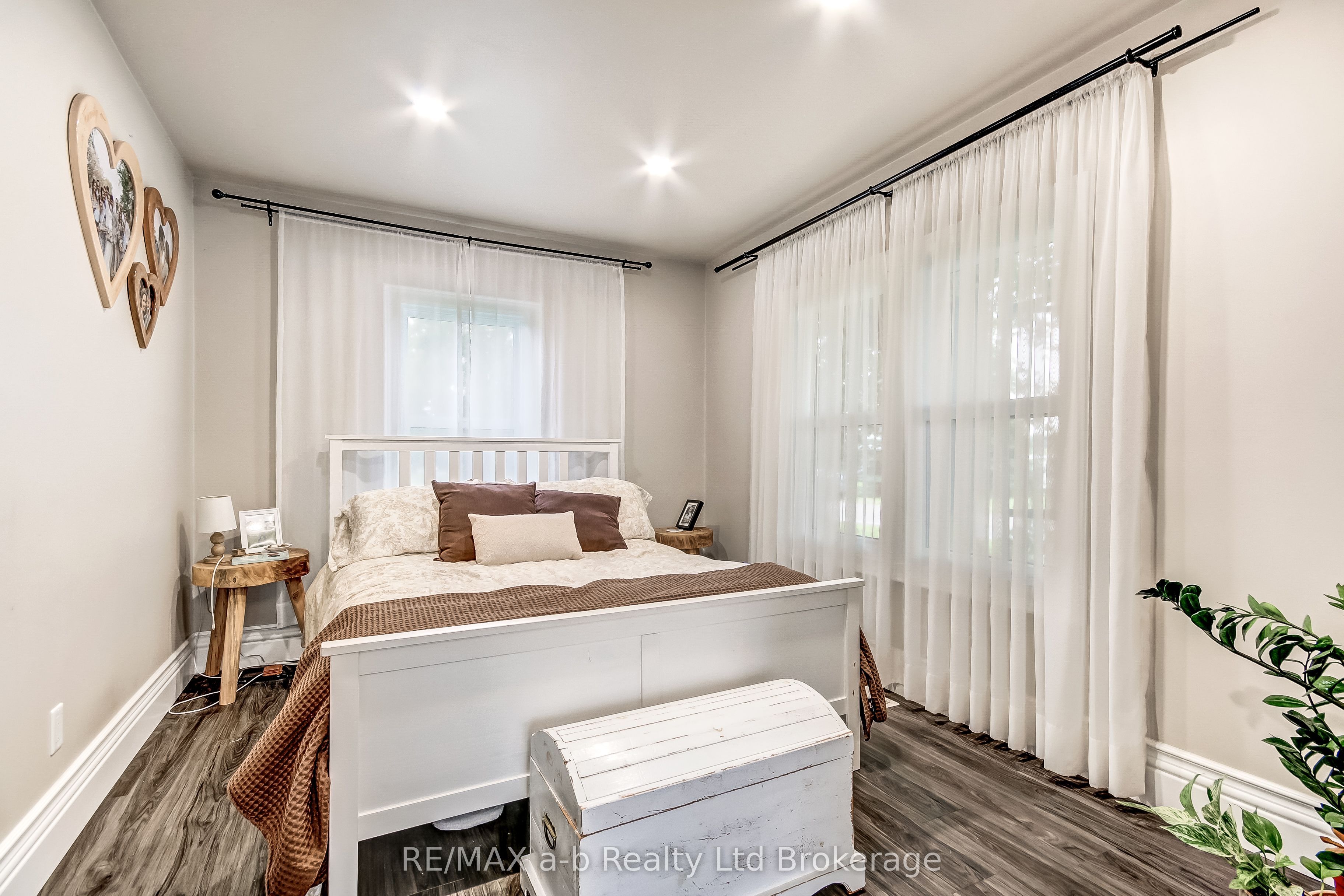 2237 Pinegrove Road Property Photo 12
