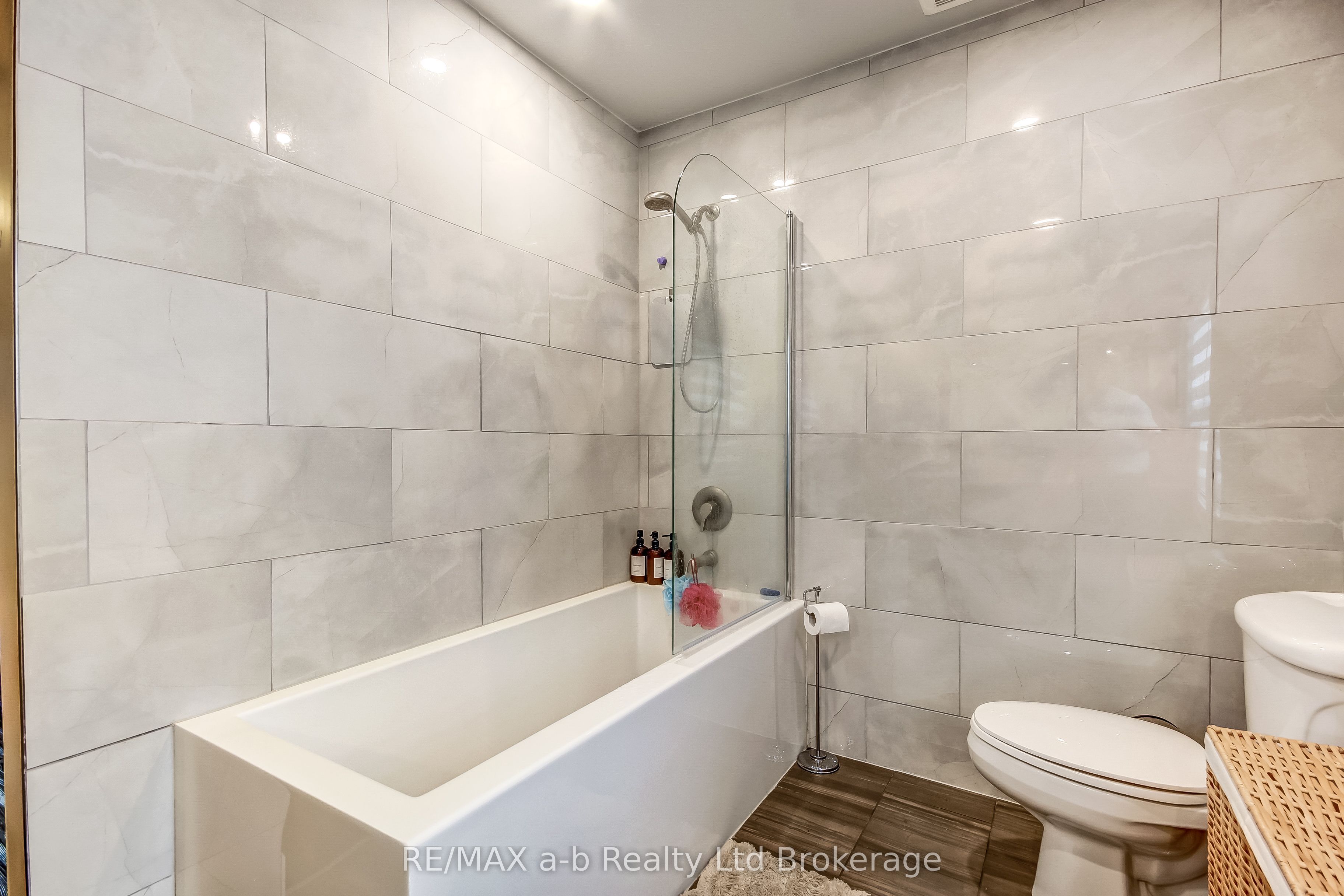 2237 Pinegrove Road Property Photo 15