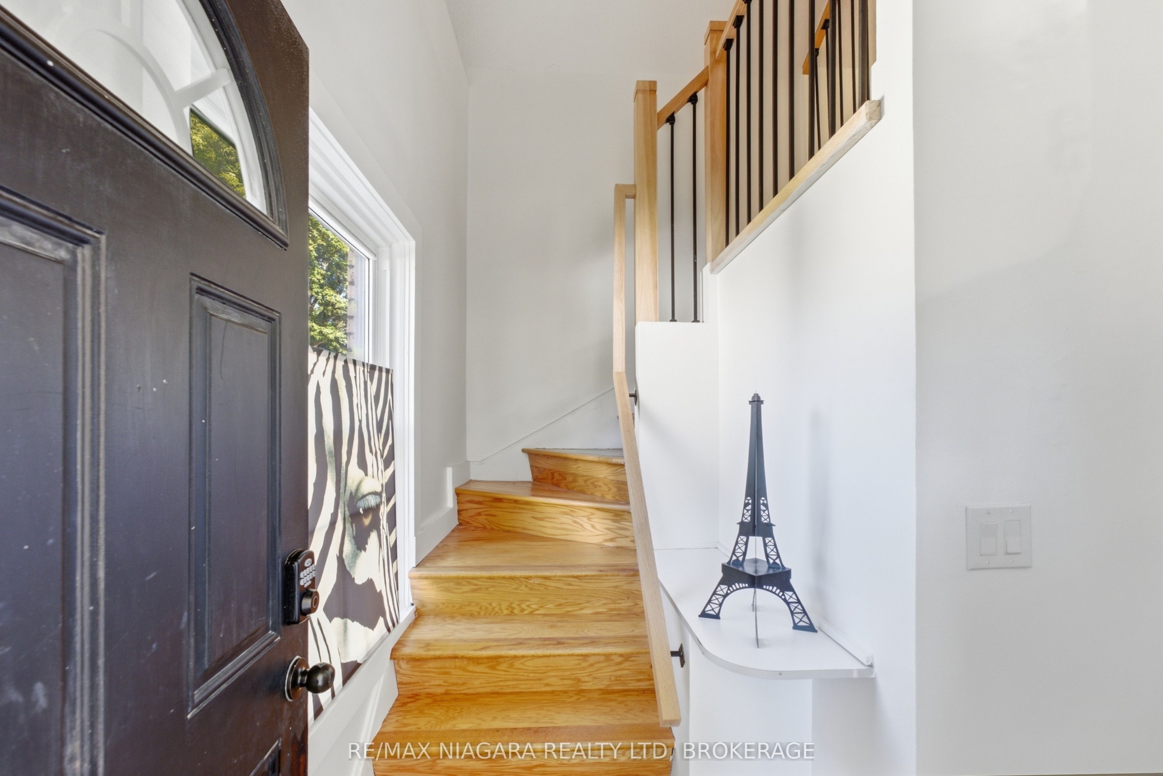 34 Haig Street Upper Property Photo 2