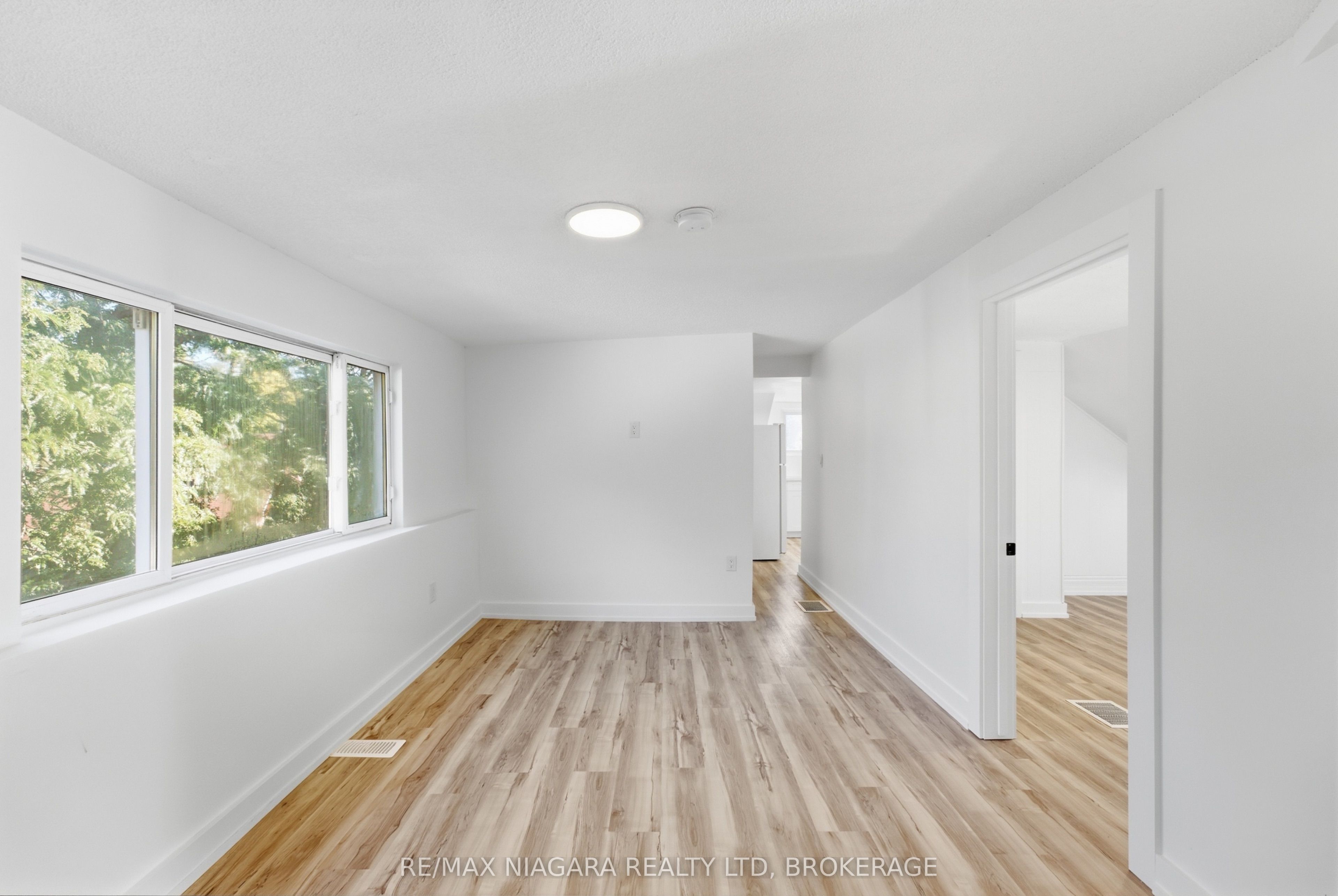 34 Haig Street Upper Property Photo 3
