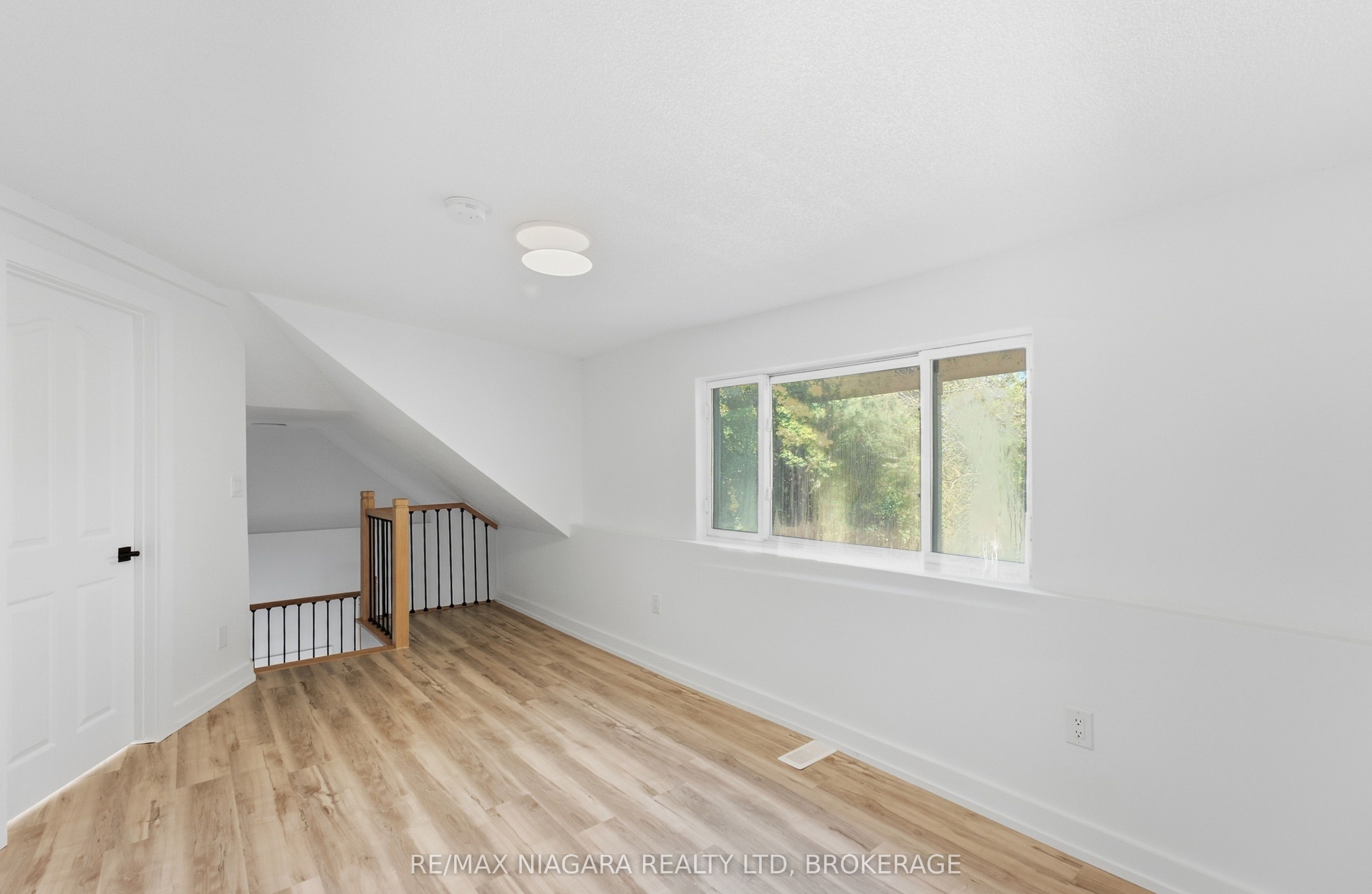 34 Haig Street Upper Property Photo 6