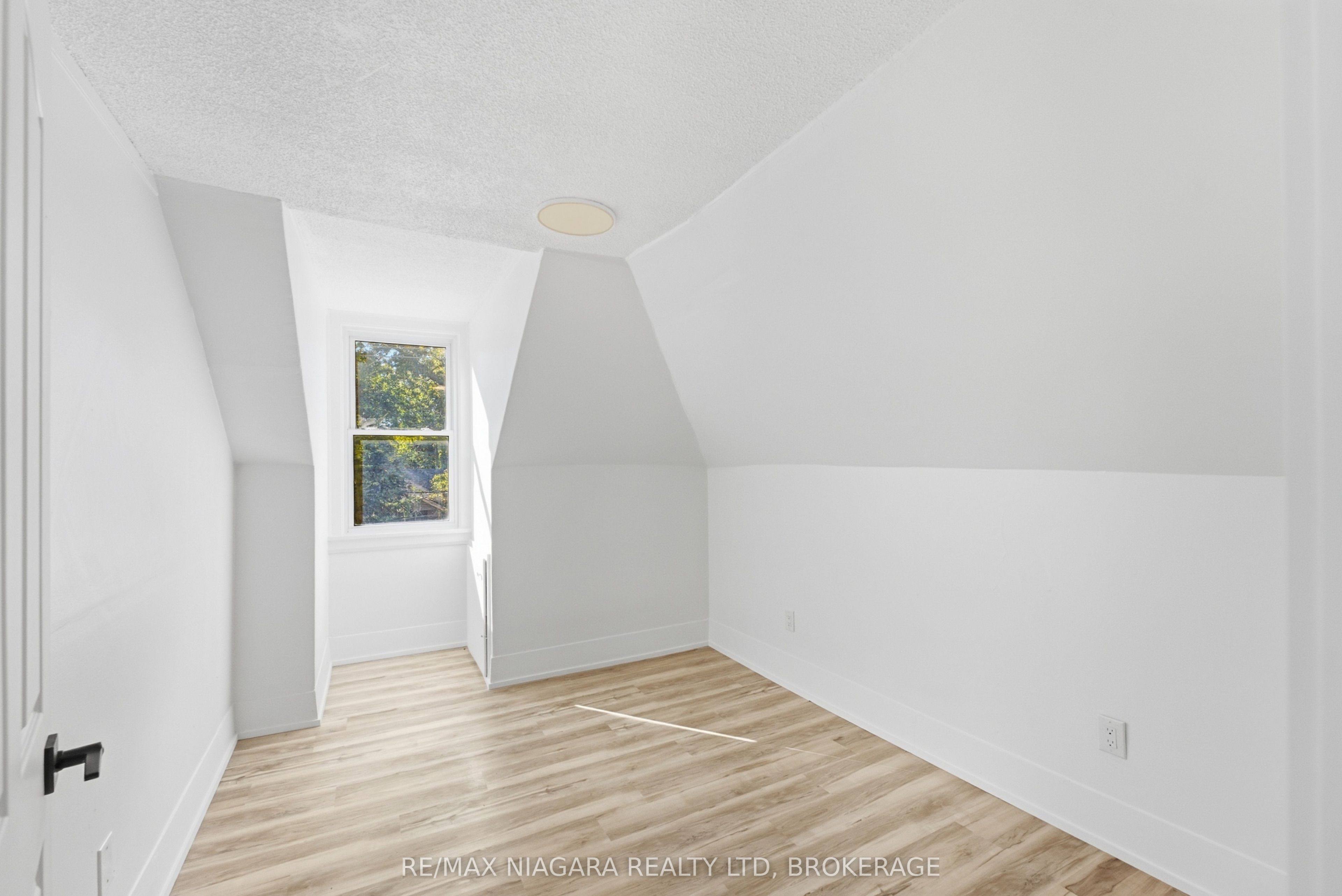 34 Haig Street Upper Property Photo 7
