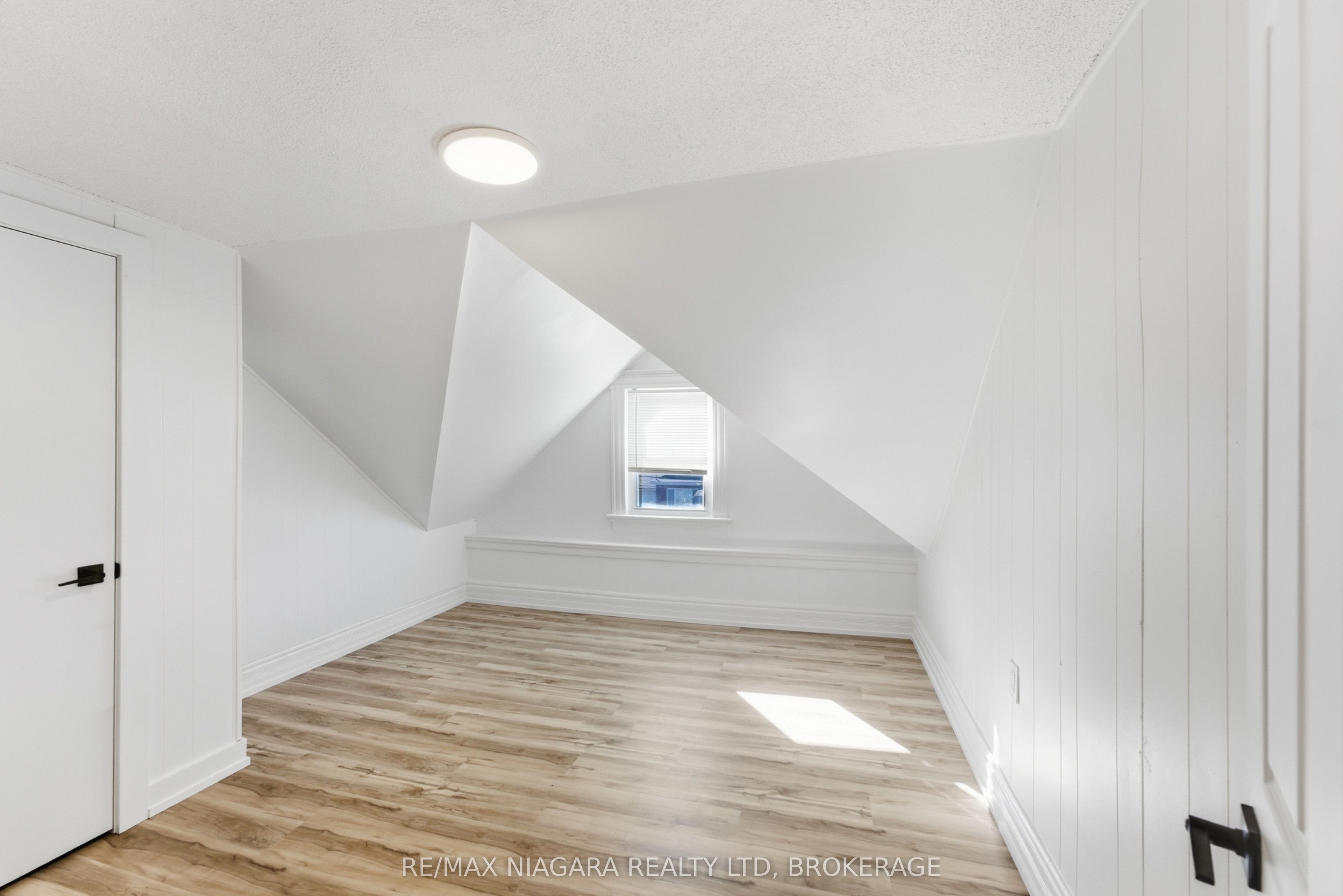34 Haig Street Upper Property Photo 10
