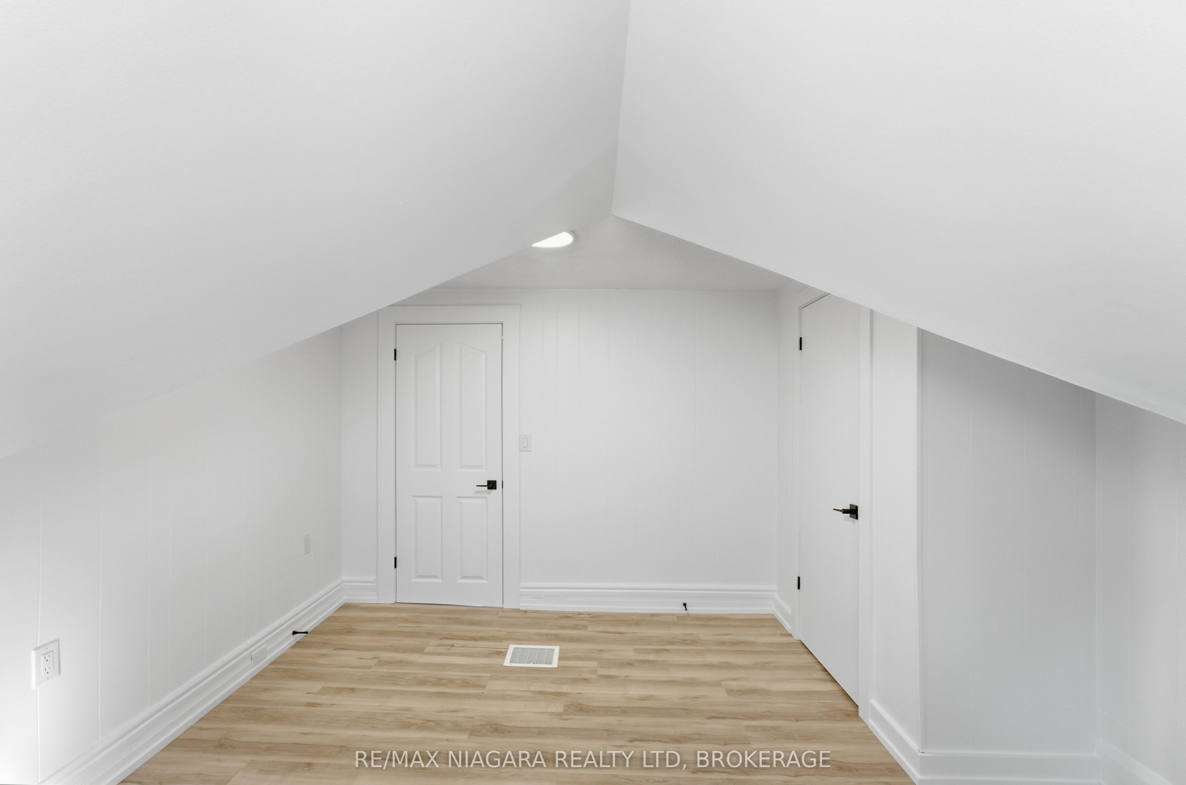 34 Haig Street Upper Property Photo 12