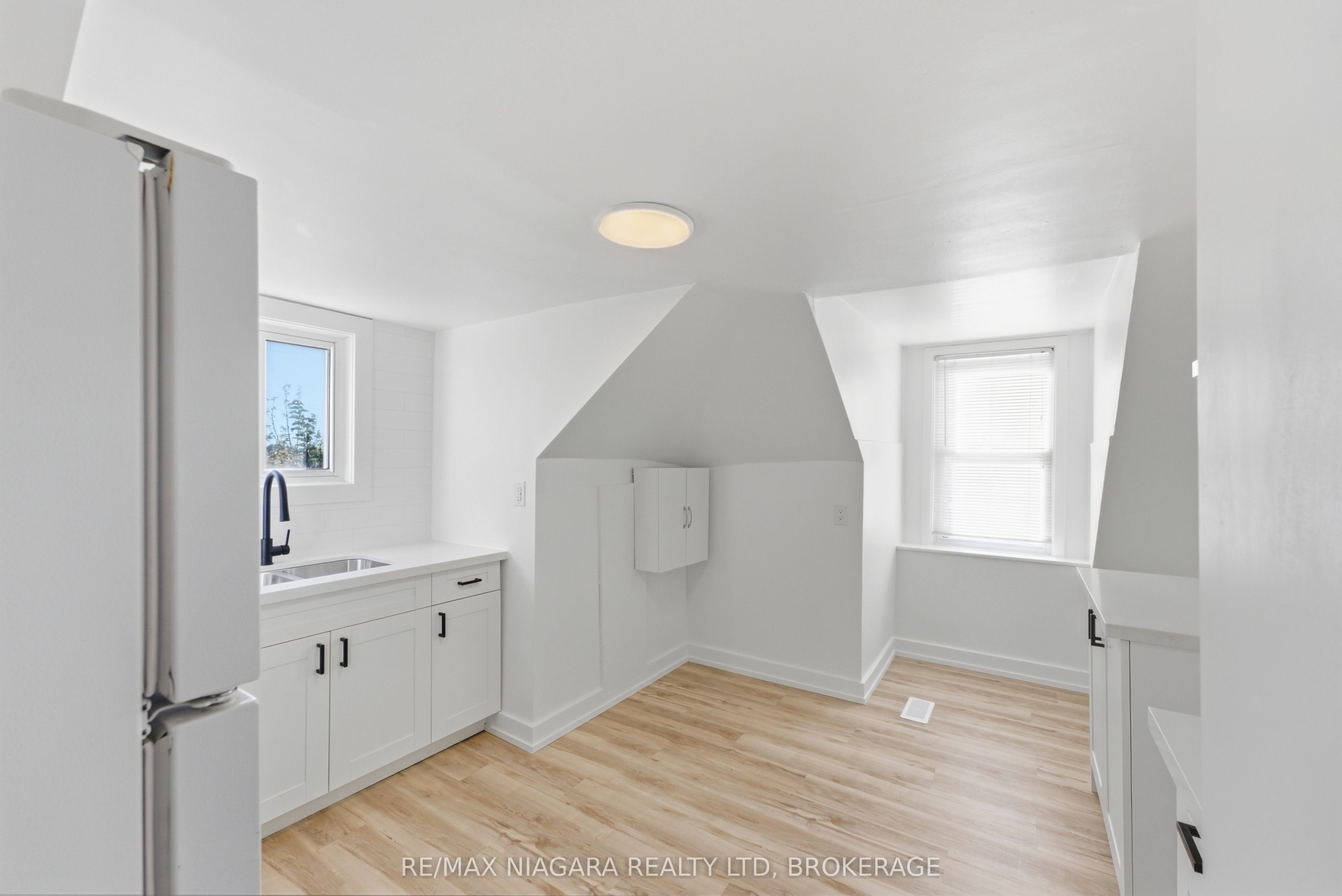 34 Haig Street Upper Property Photo 16