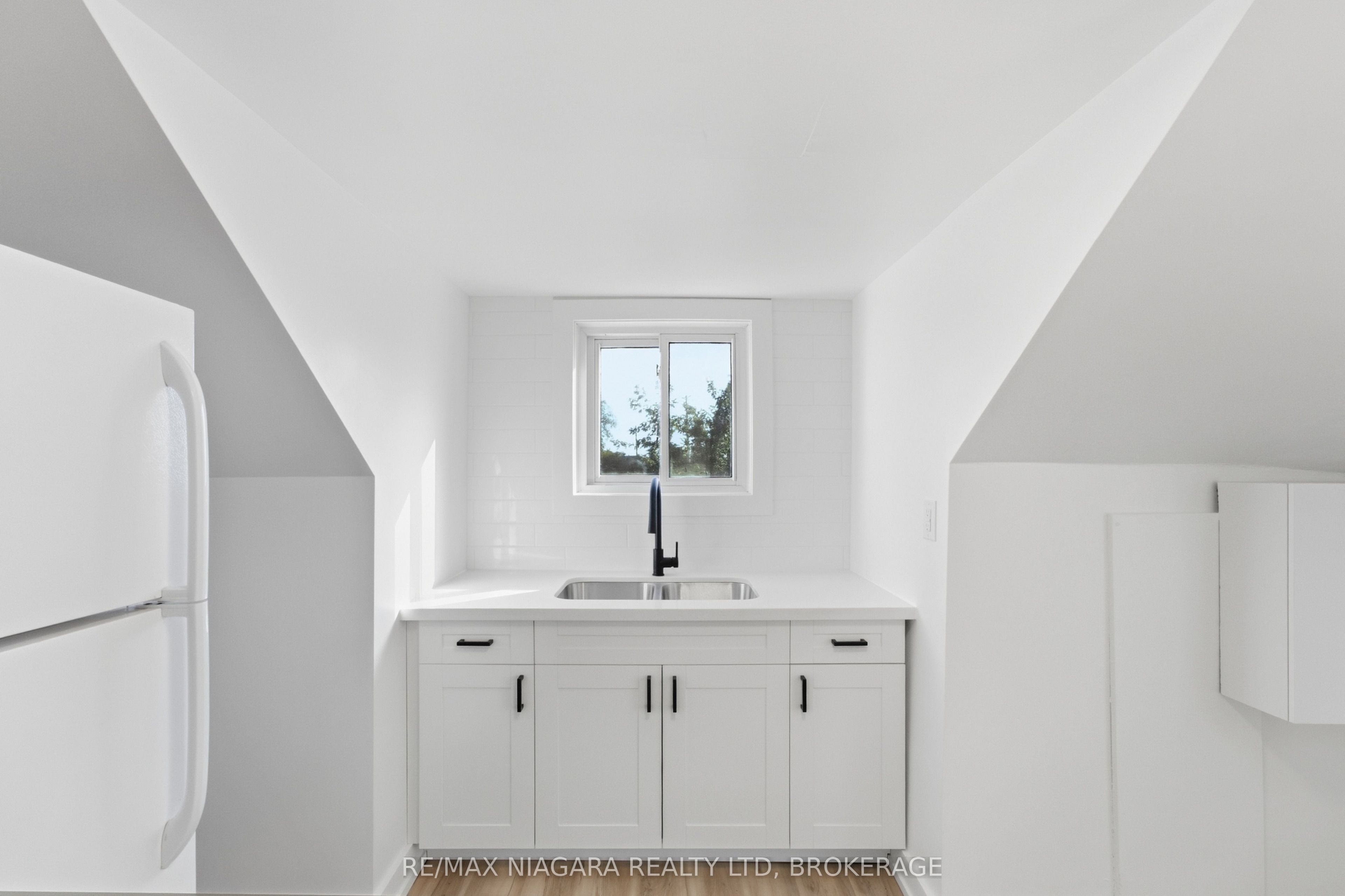 34 Haig Street Upper Property Photo 18