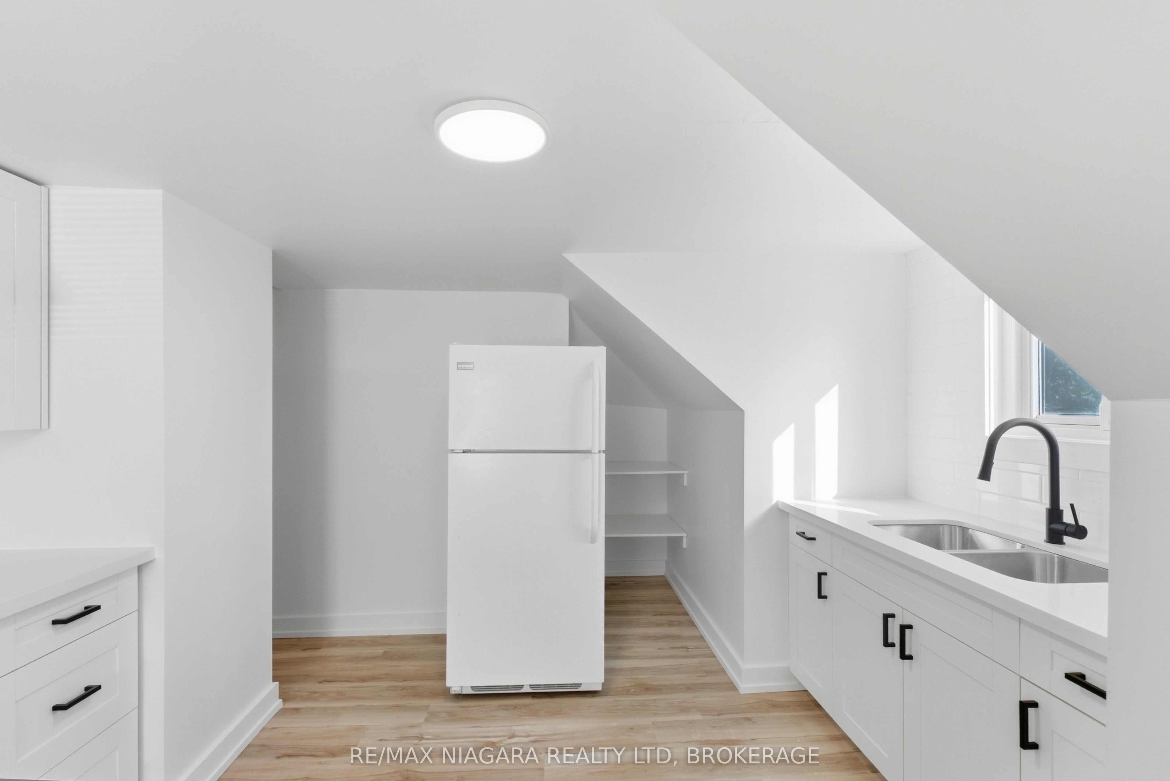 34 Haig Street Upper Property Photo 21