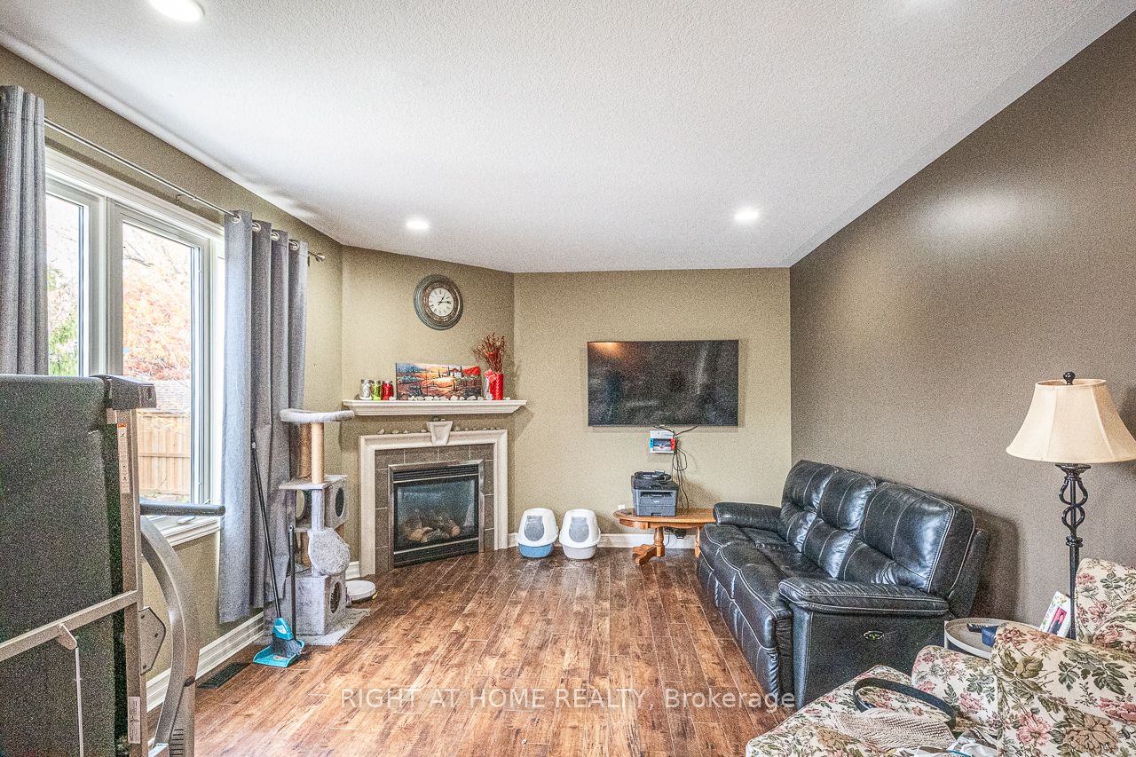 1366 Kains Woods Terrace Property Photo 14