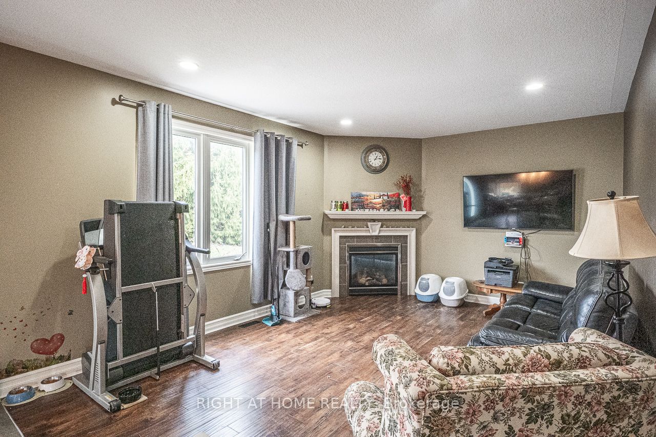 1366 Kains Woods Terrace Property Photo 15