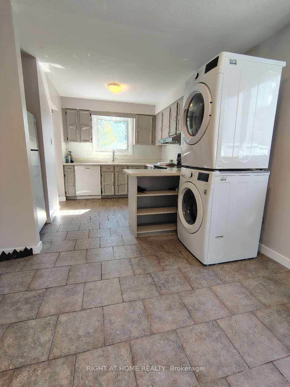 78 Olympic Crescent Property Photo 4