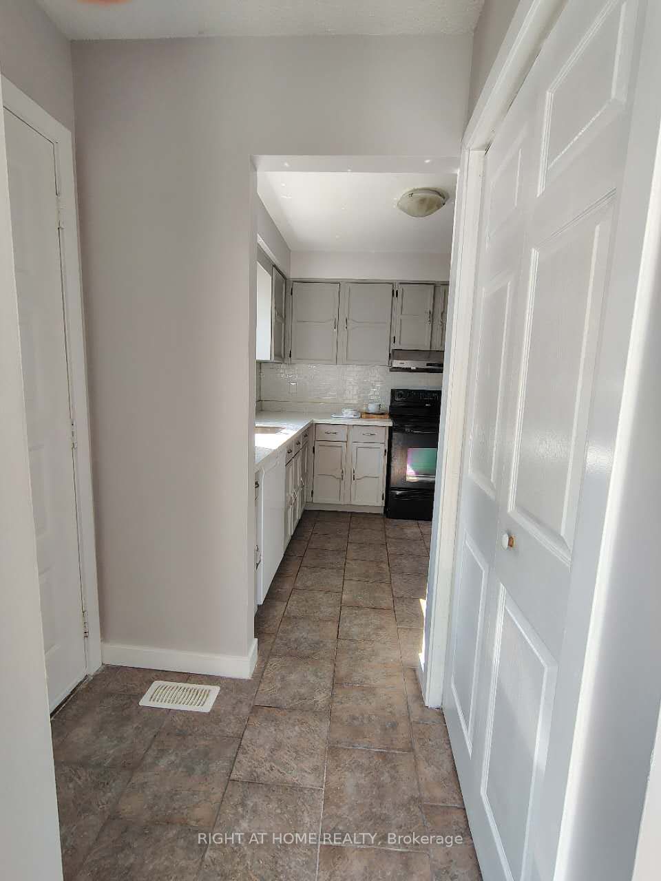 78 Olympic Crescent Property Photo 6