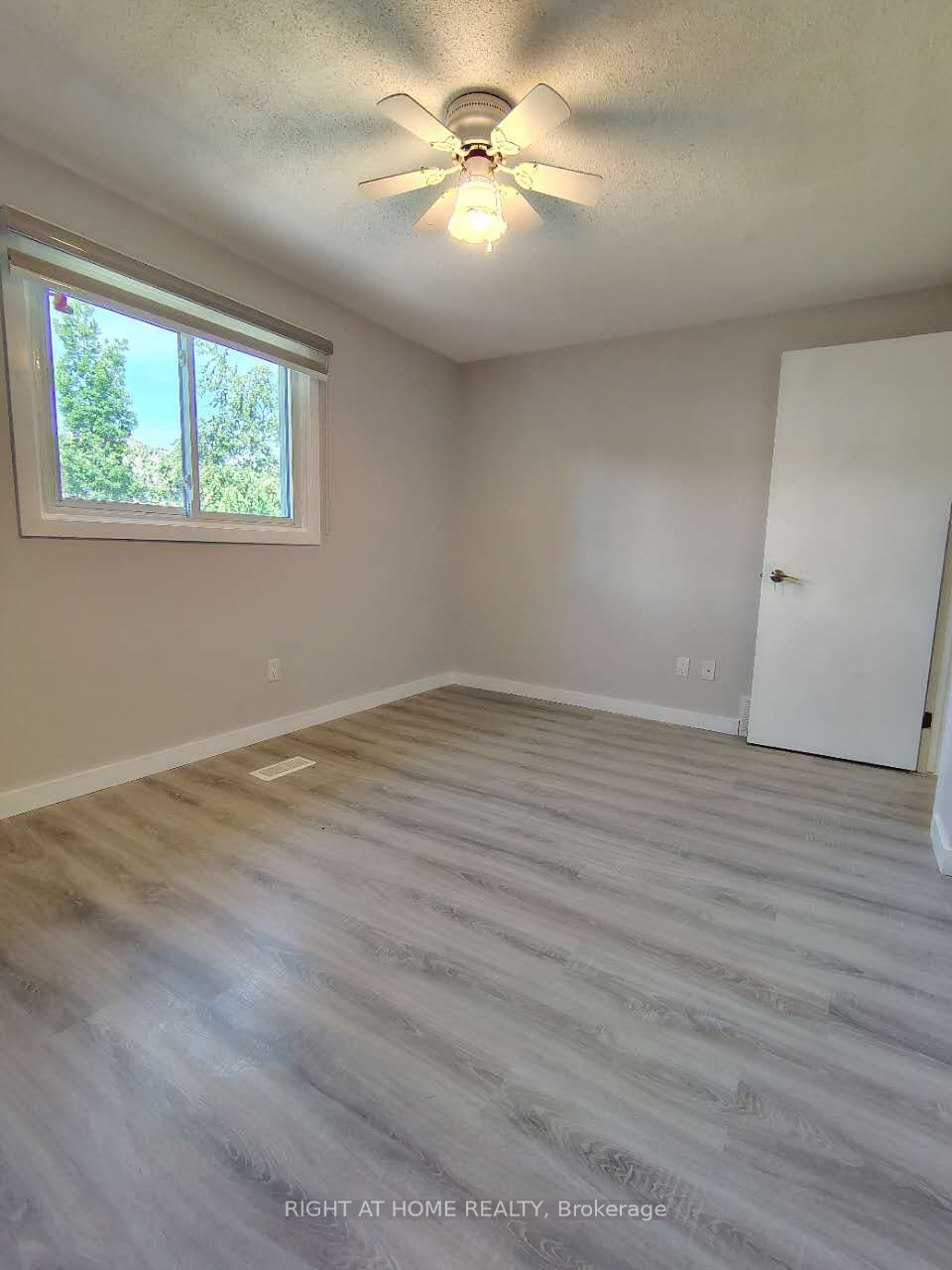 78 Olympic Crescent Property Photo 12