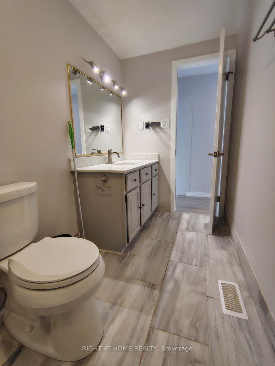 78 Olympic Crescent Property Photo 16
