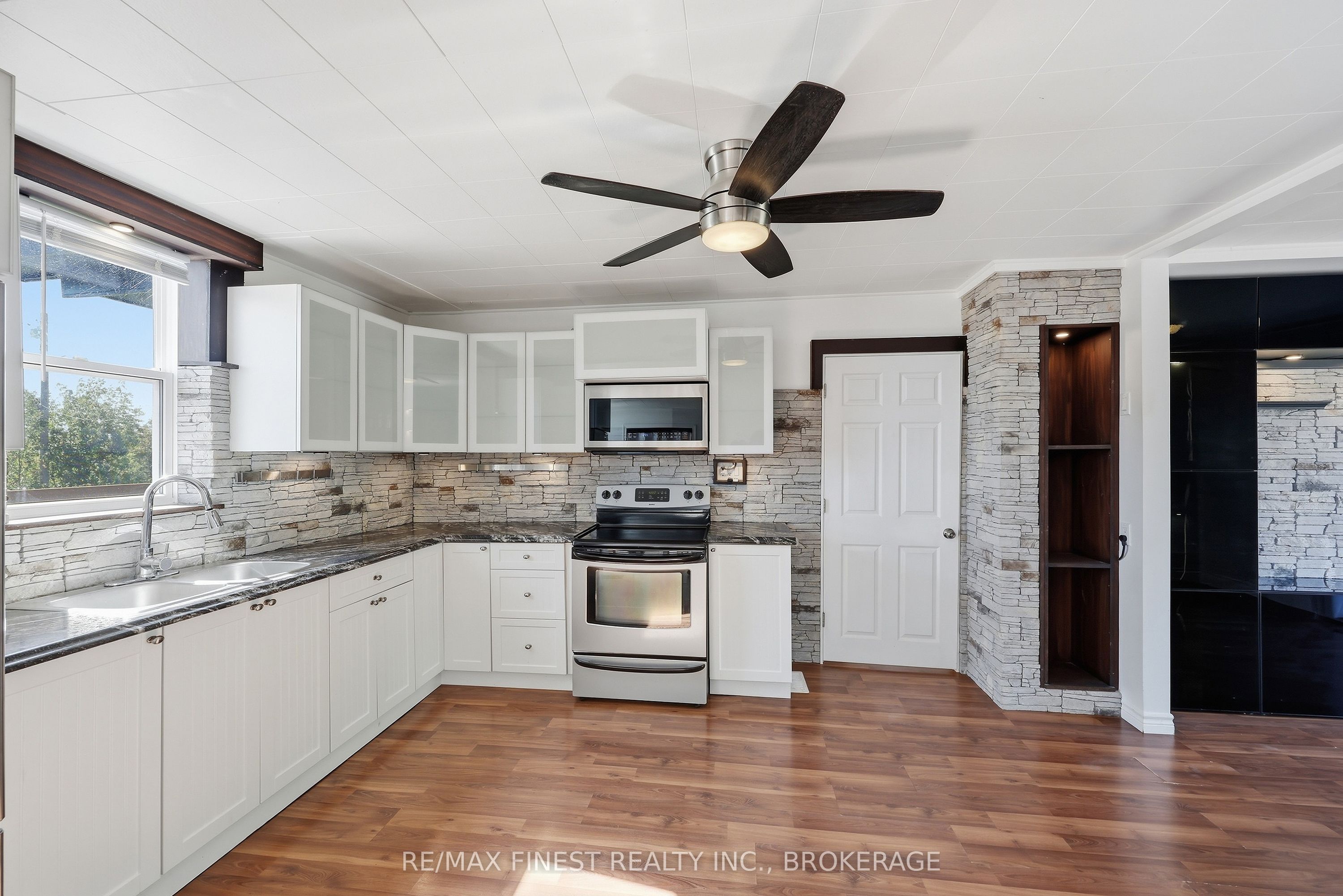 571 Centreville Road Property Photo 9