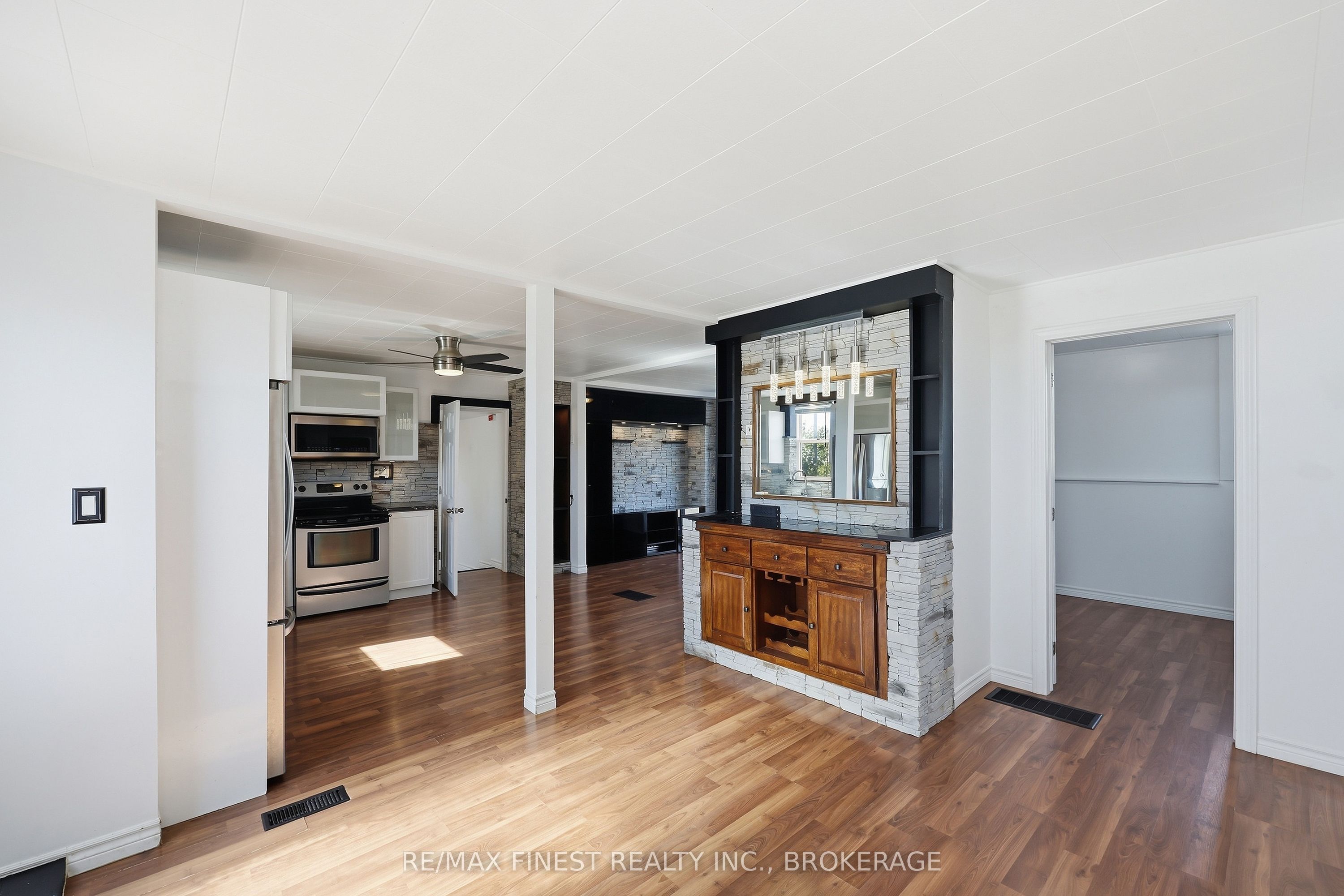 571 Centreville Road Property Photo 12