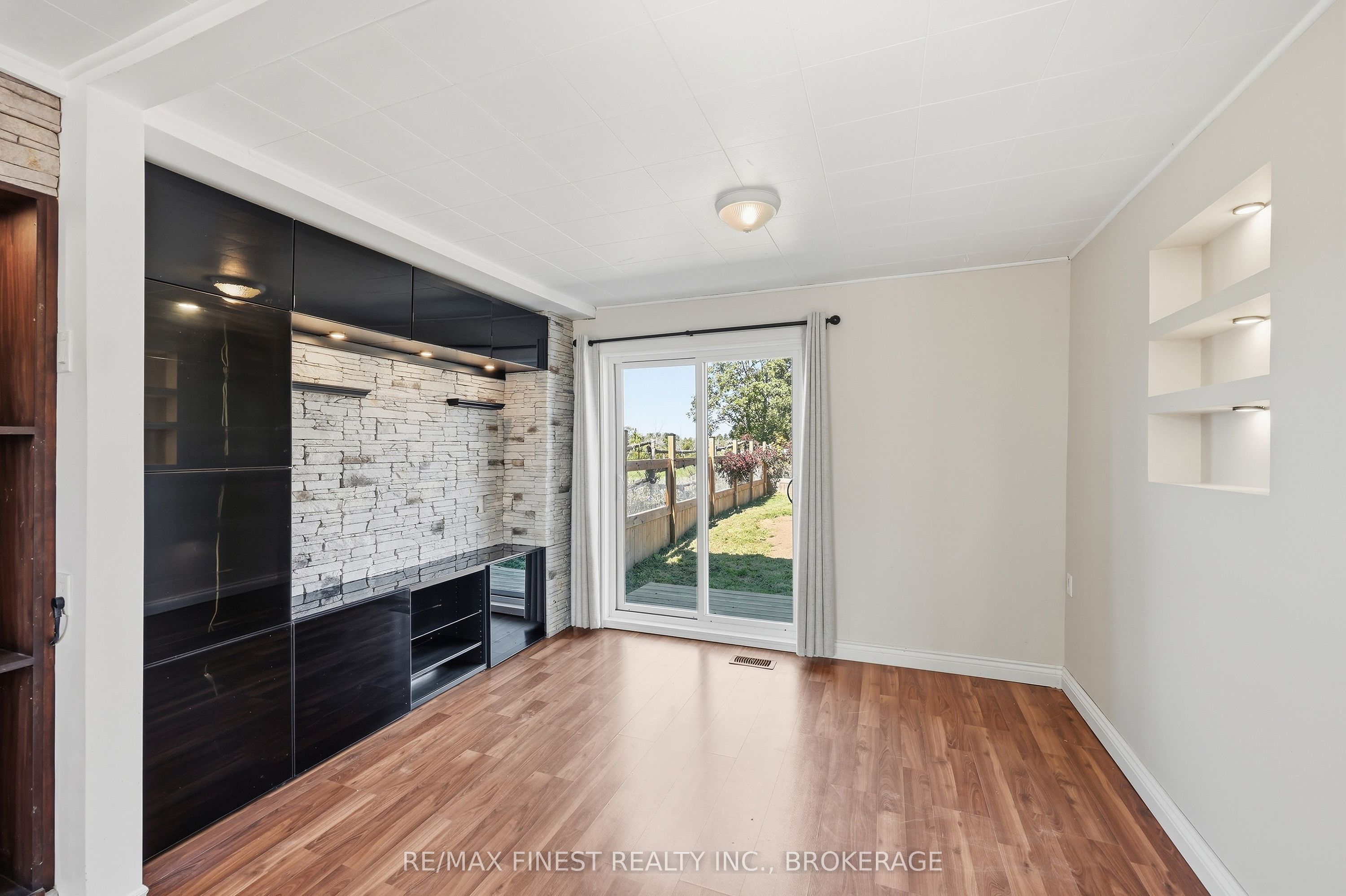 571 Centreville Road Property Photo 15