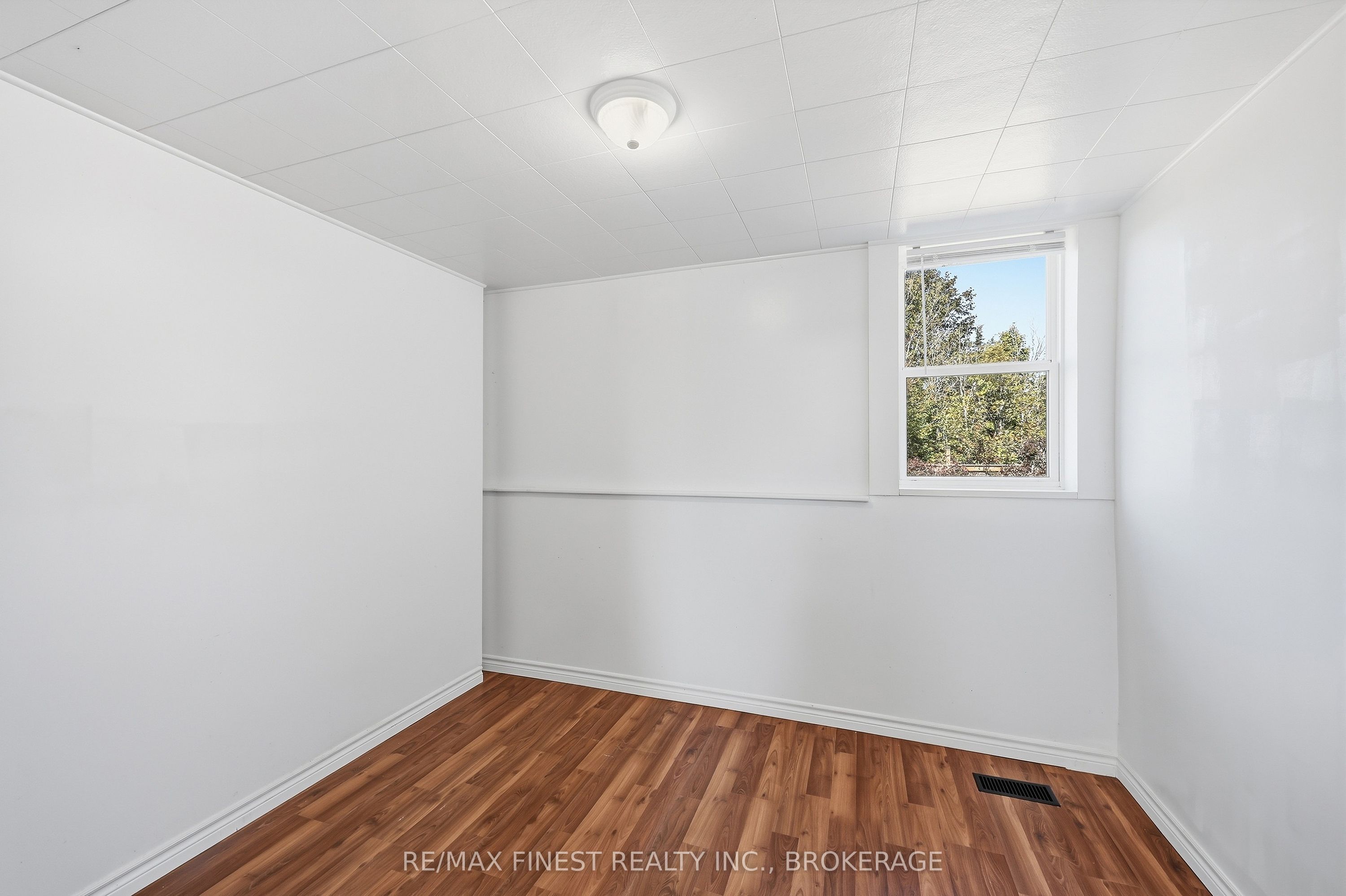 571 Centreville Road Property Photo 17