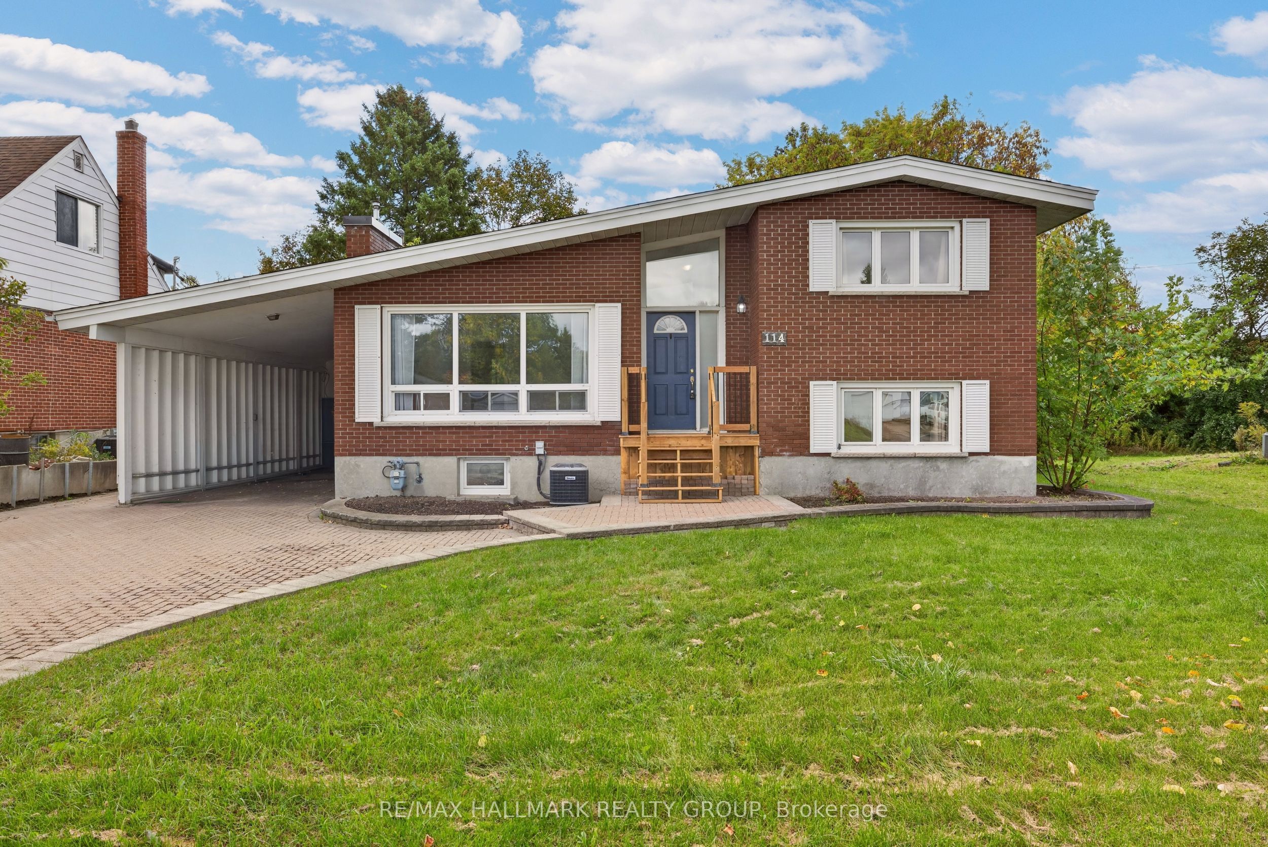 114 Meadowlands Drive W Property Photo 1