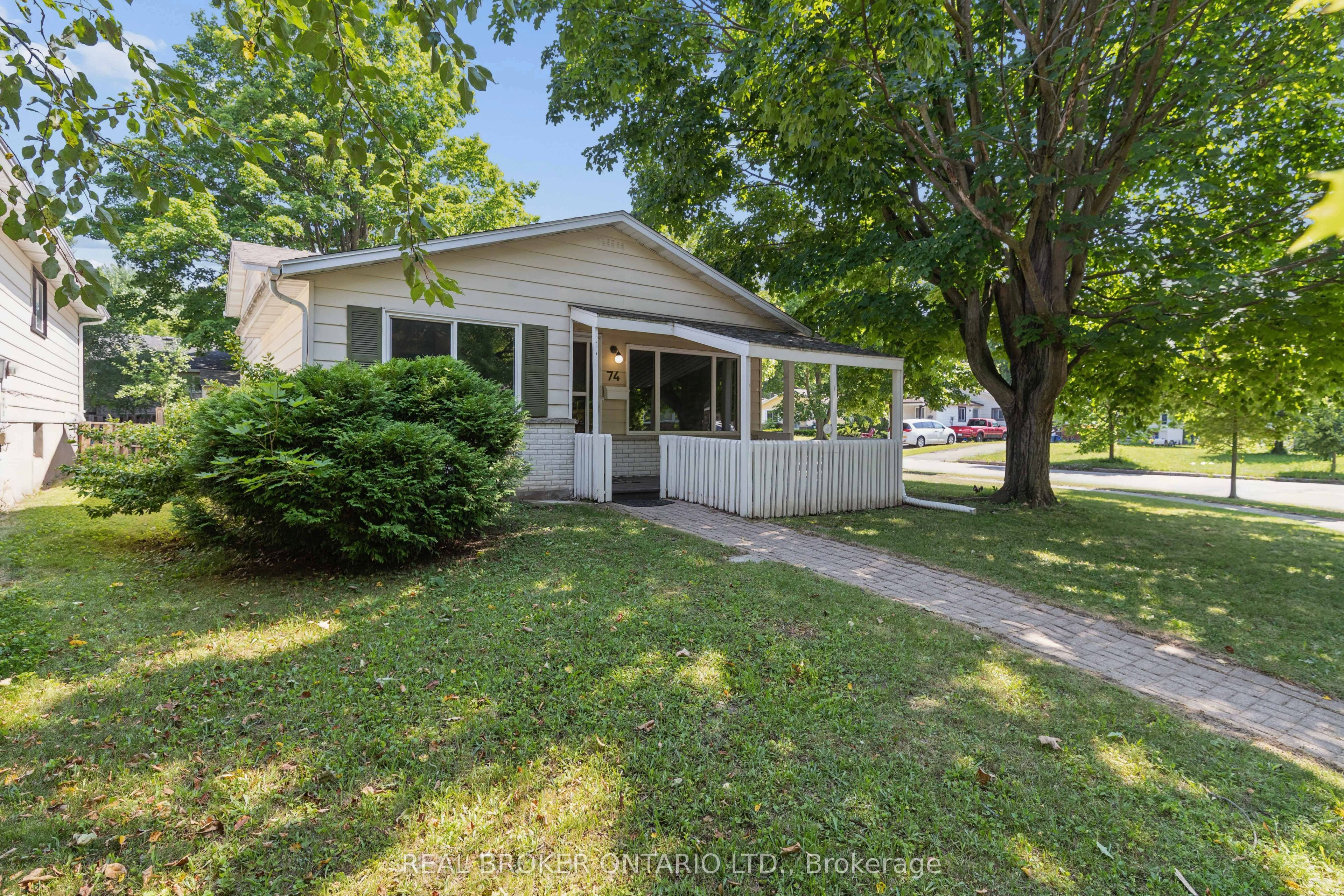74 Helene Crescent Property Photo 4