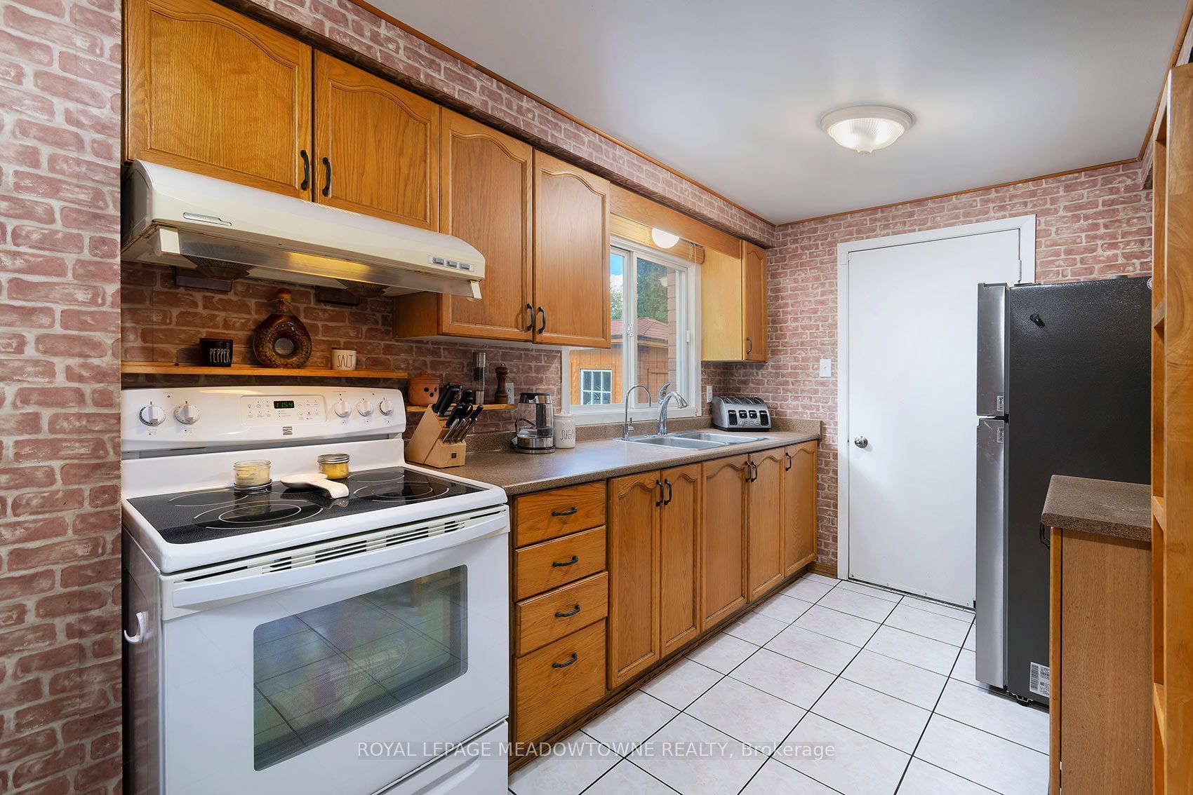 209 Elmira Road S Property Photo 9