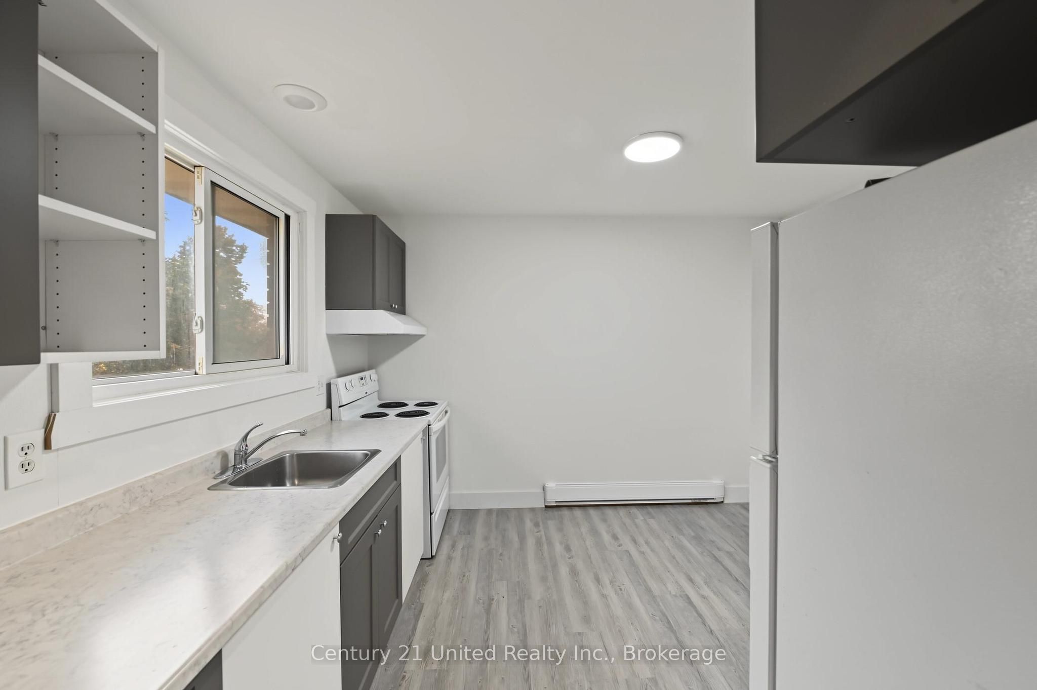 198 Aylmer Street N Property Photo 2
